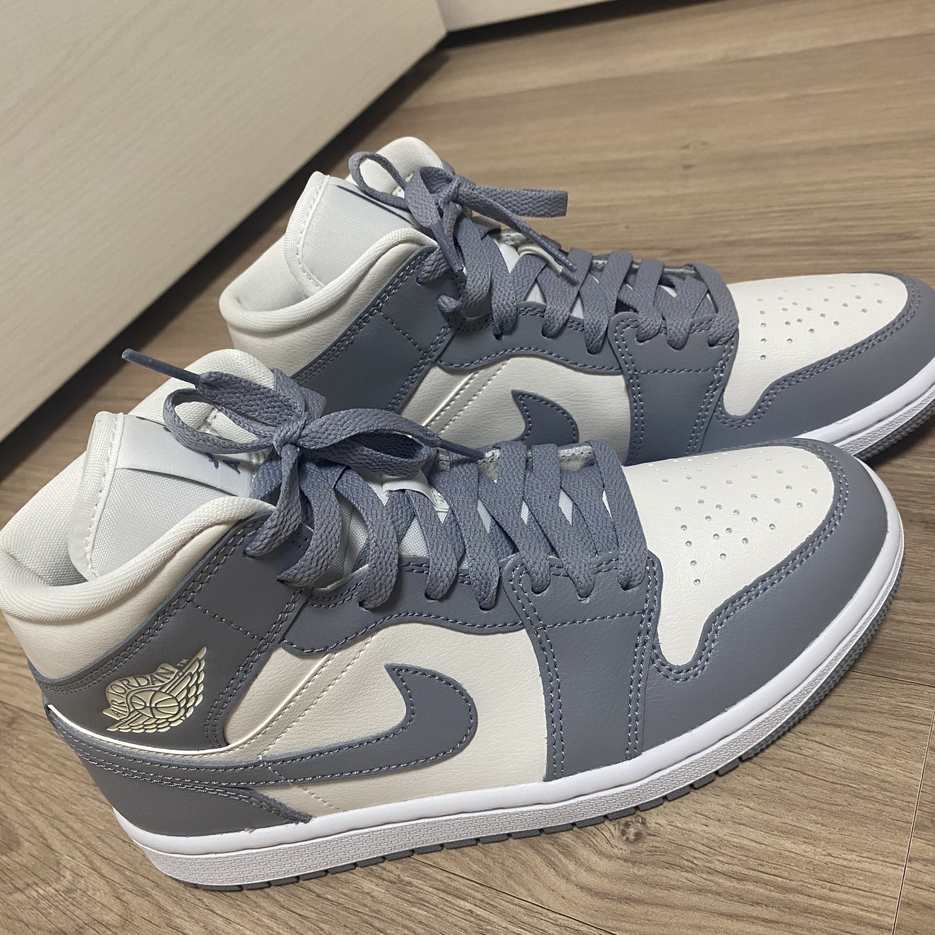 (W) Jordan 1 Mid Sail Stealth 착용 스타일 - 1