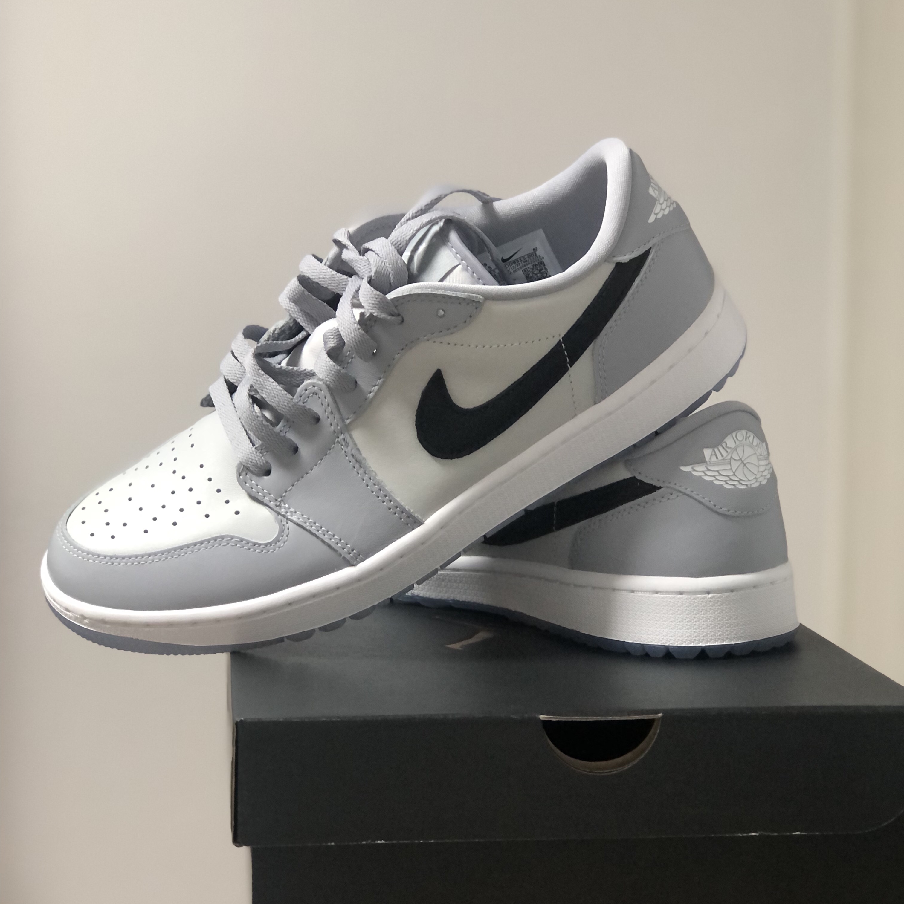 Jordan 1 Low Golf Wolf Grey 착용 스타일 - 1