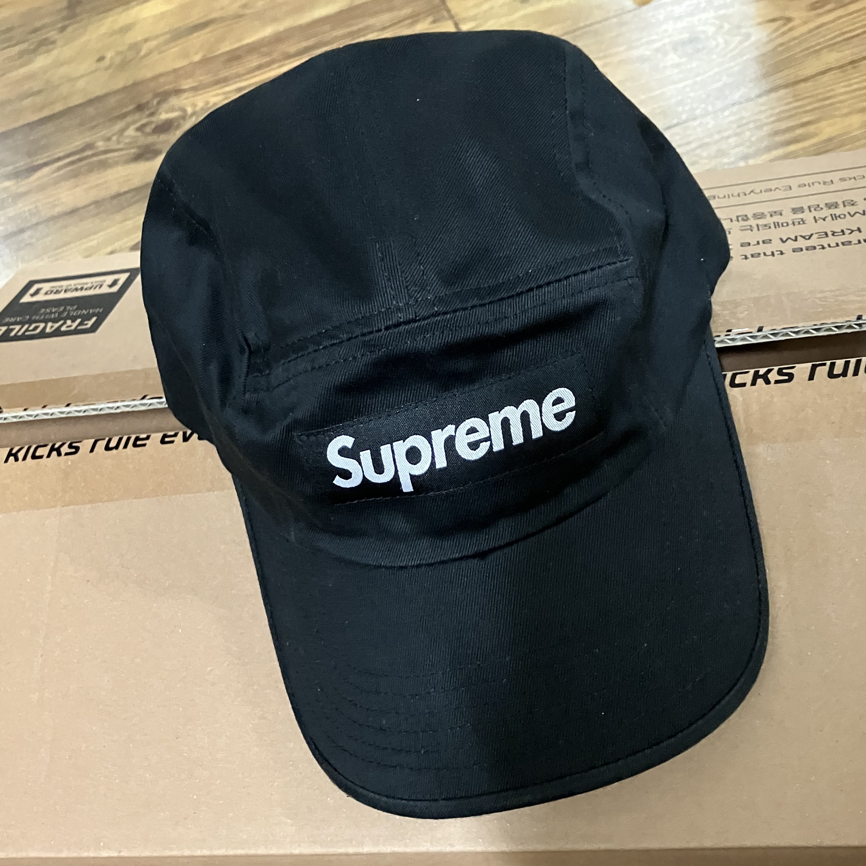 Supreme Washed Chino Twill Camp Cap Black 착용 스타일