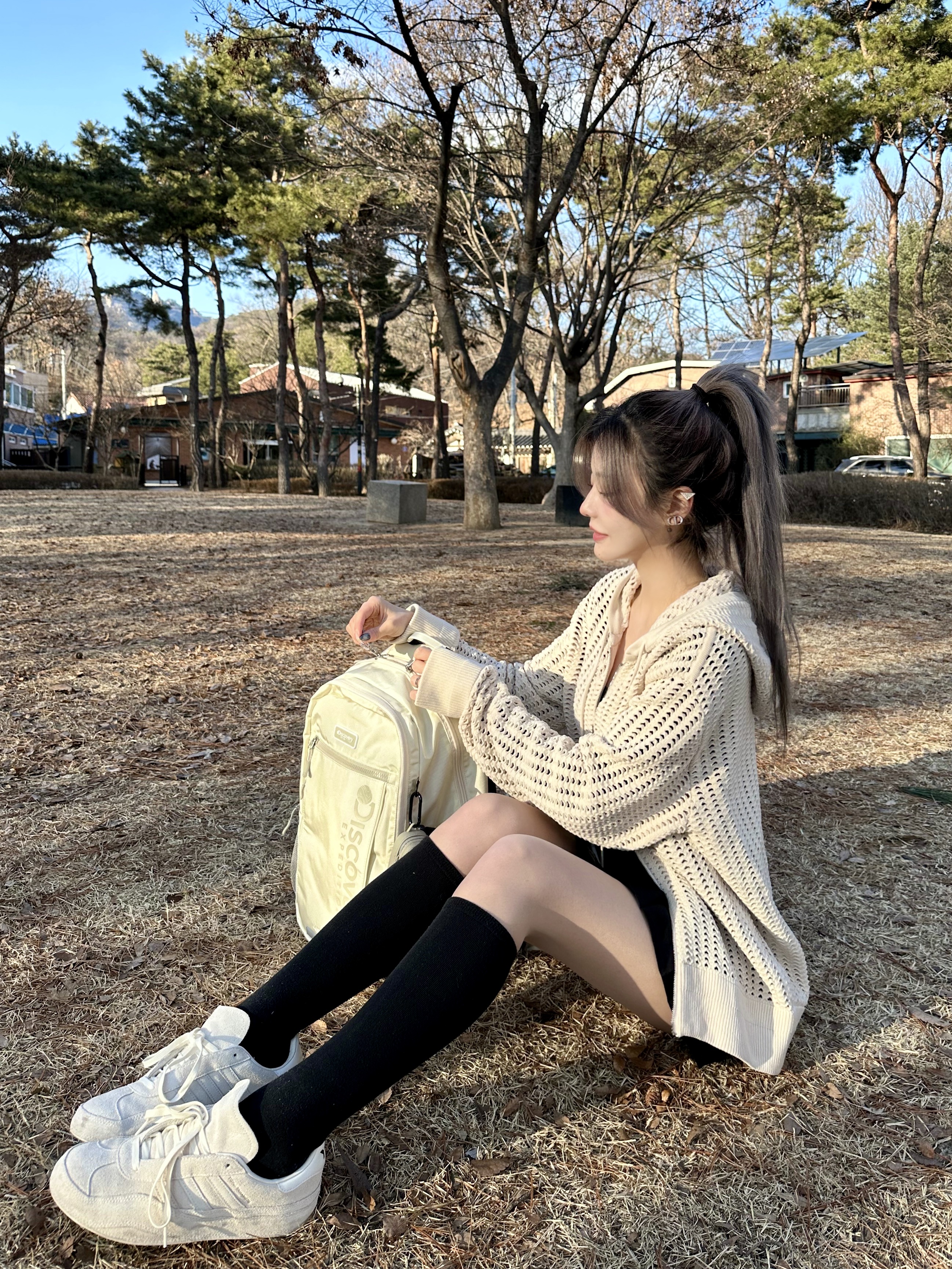 Y-3 Gazelle Cream White 착용 스타일 - 1