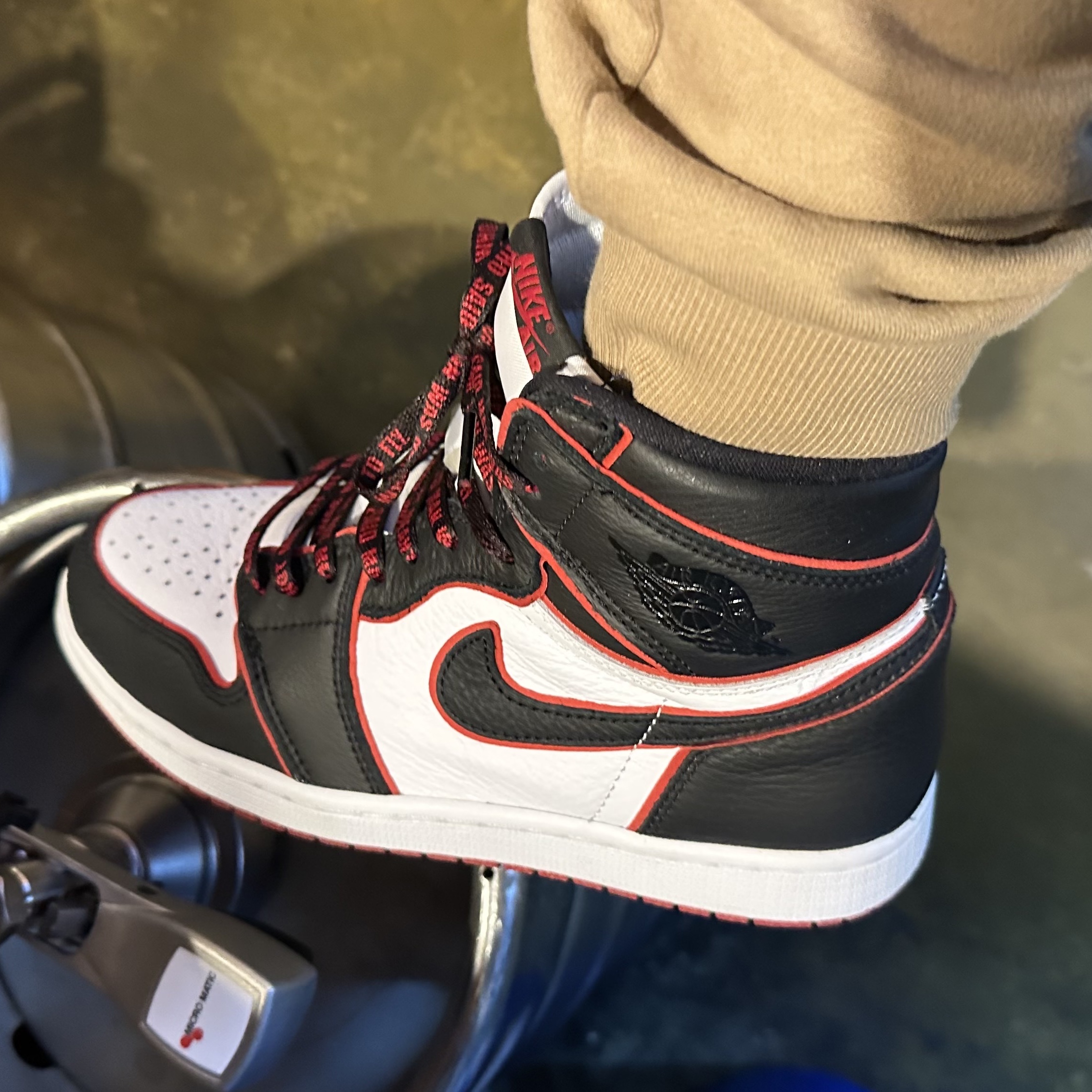 Jordan 1 Retro High OG Bloodline 착용 스타일 - 3