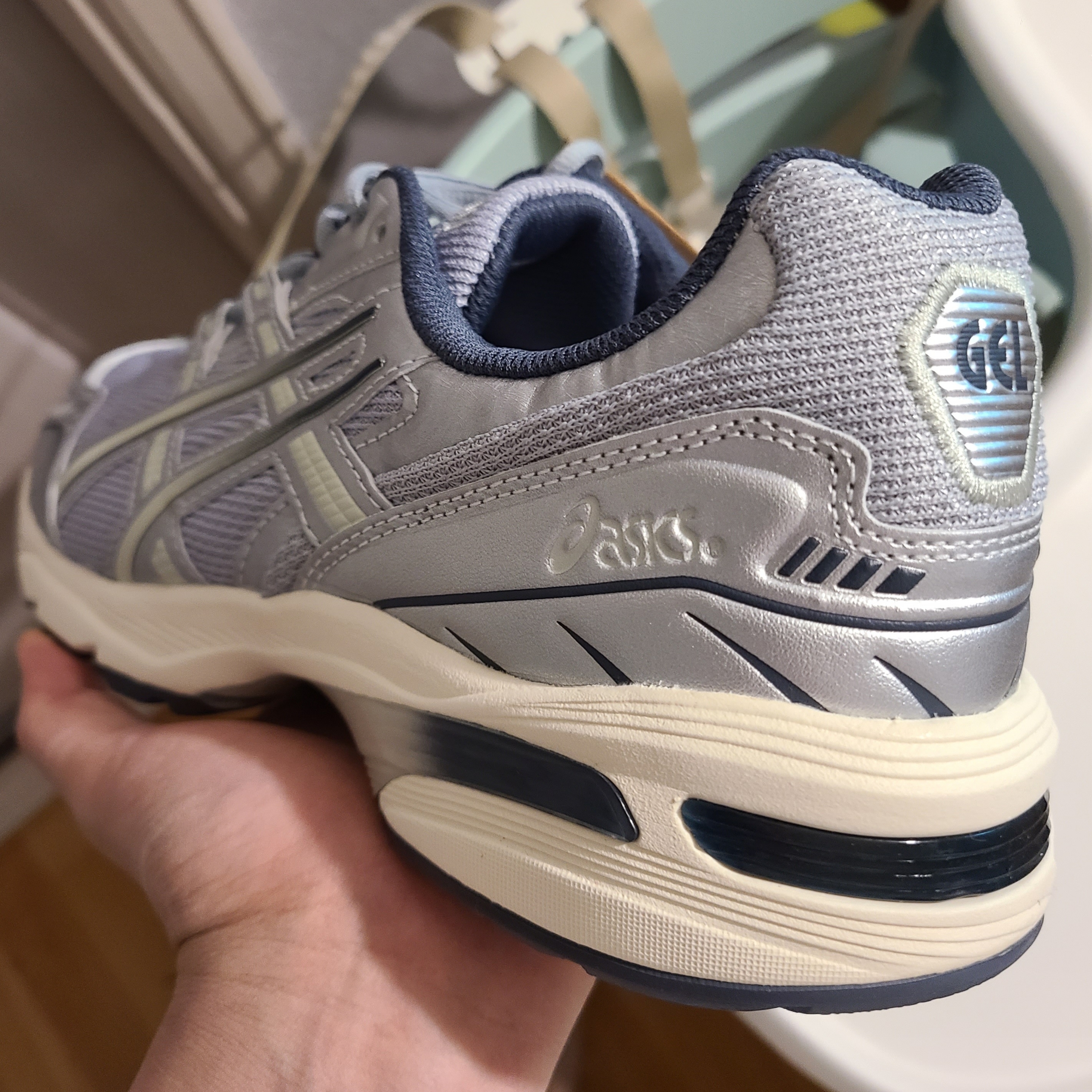 Asics Gel-1090 Piedmont Grey 착용 스타일 - 2