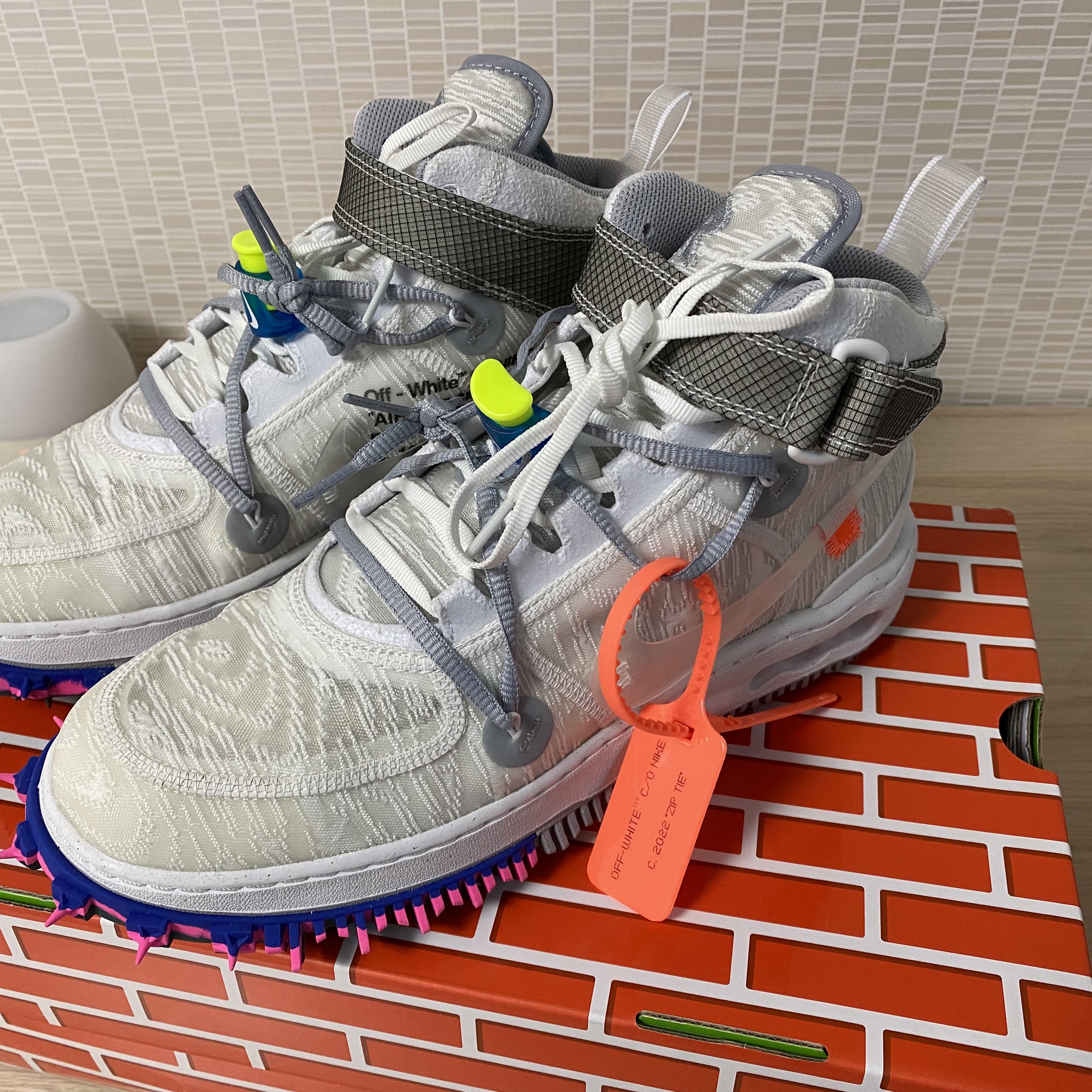Nike x Off-White Air Force 1 Mid SP White 착용 스타일