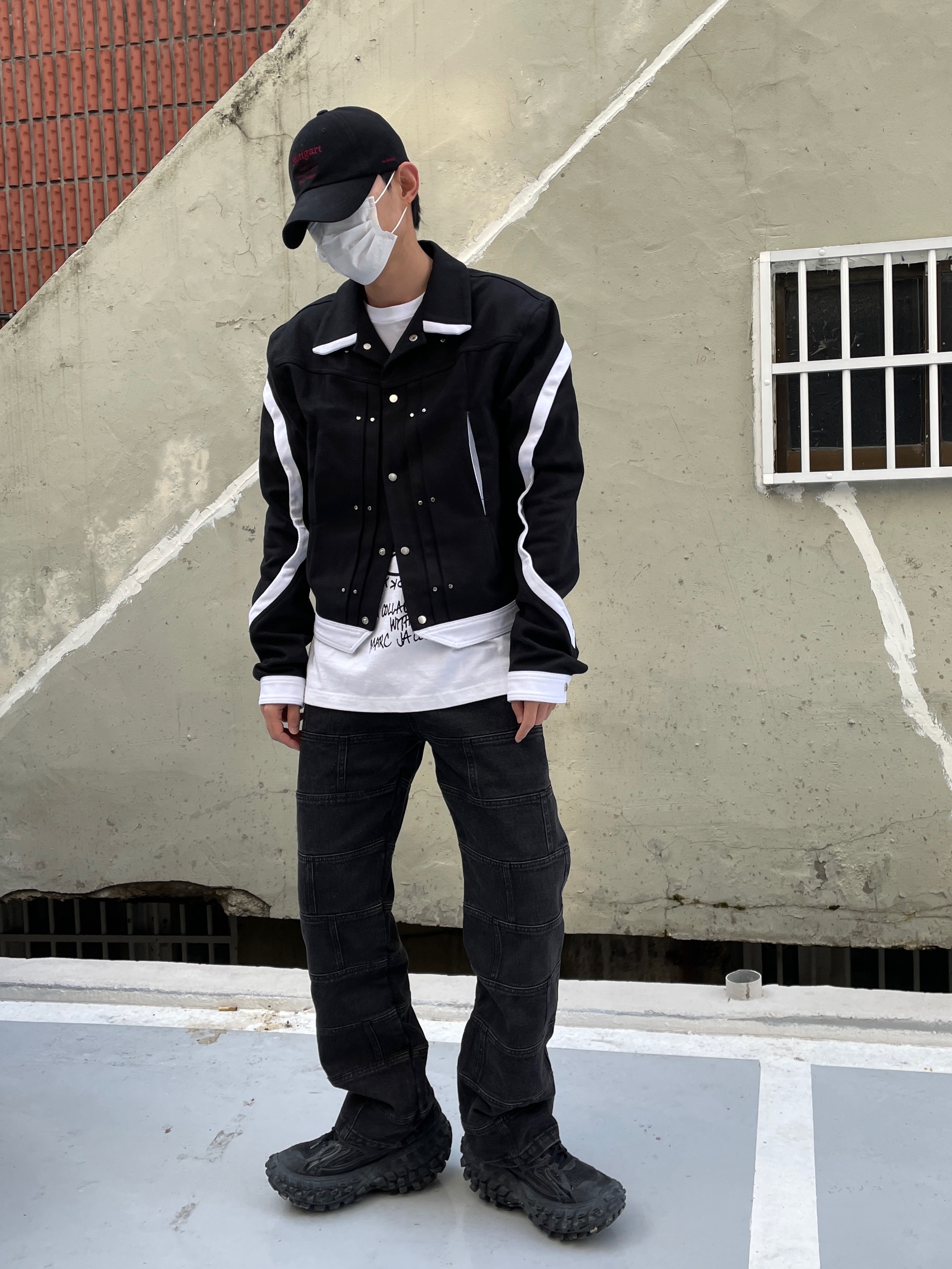 Balenciaga Defender Sneakers Black, Undermycar Stuttgart Vintage Washing Ball Cap Black Red - 22SS 착용 스타일 - 2