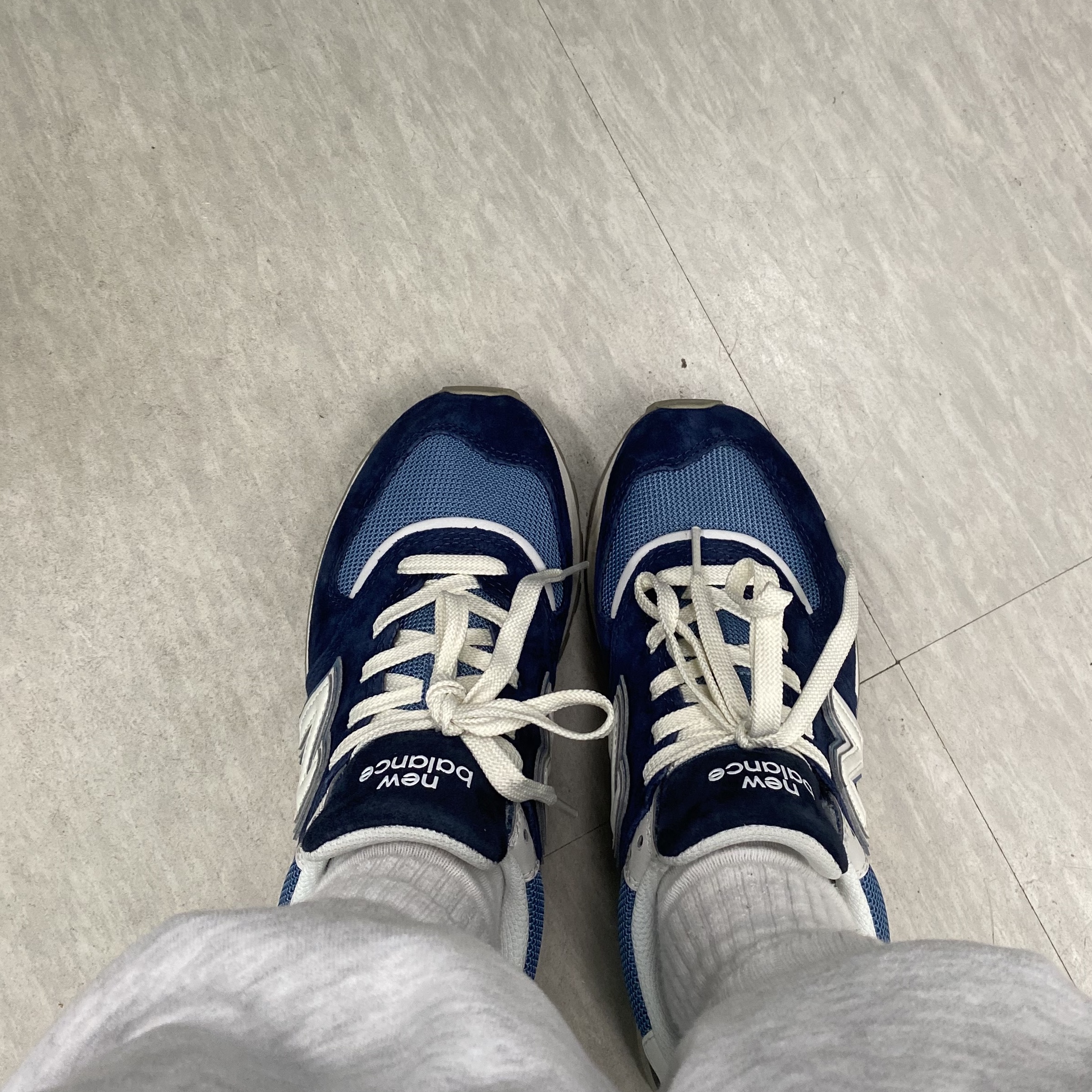New Balance 574 Legacy Navy Sea Salt 착용 스타일