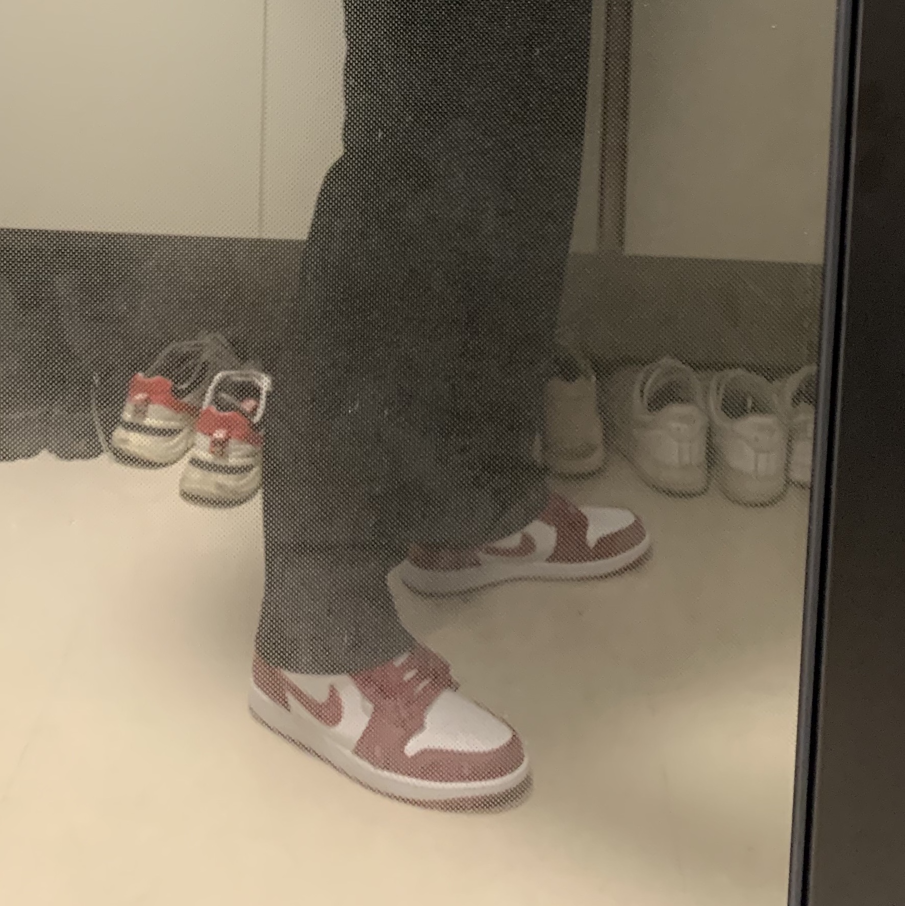Jordan 1 Low Cardinal Red 착용 스타일 - 2