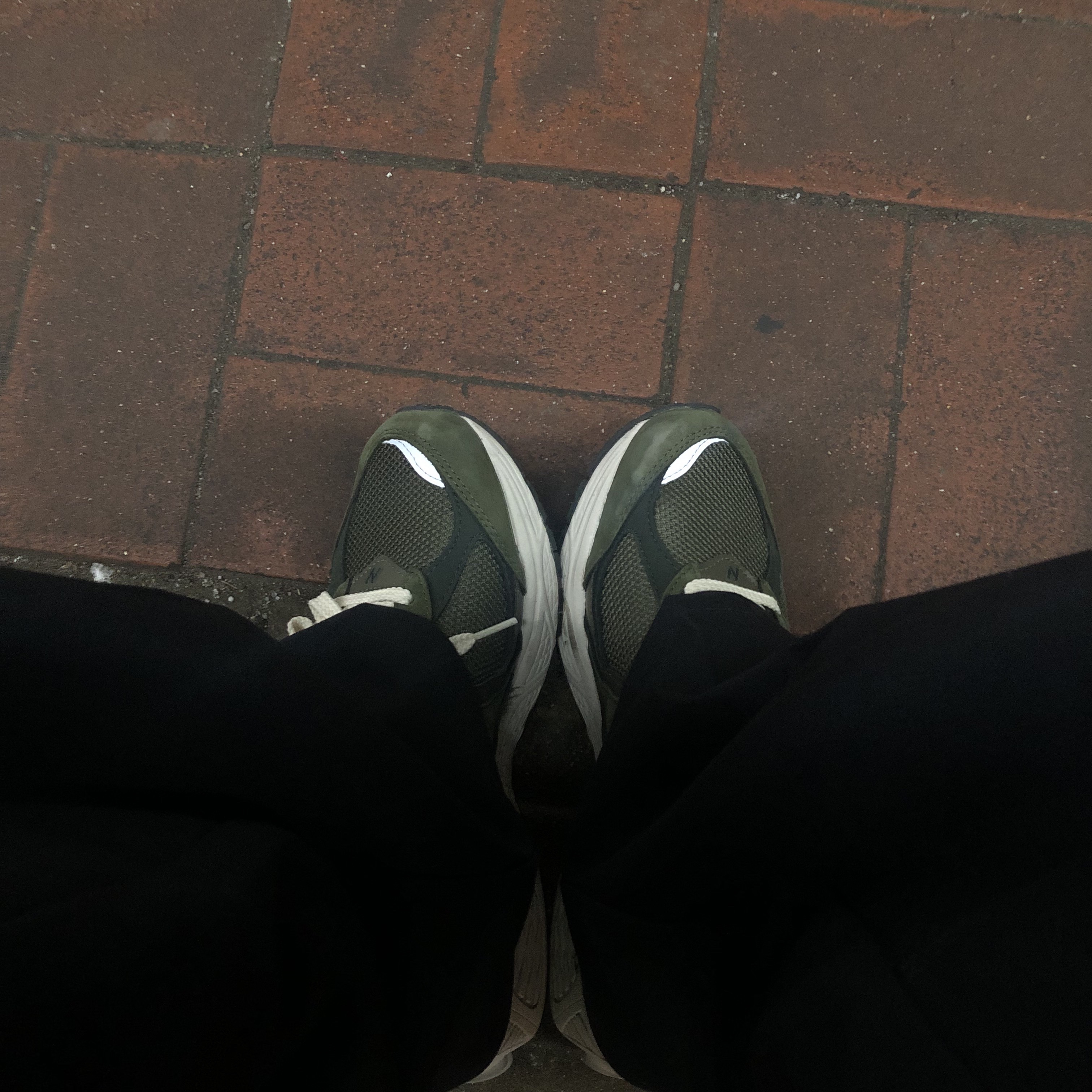 New Balance 2002R Grape Leaf 착용 스타일