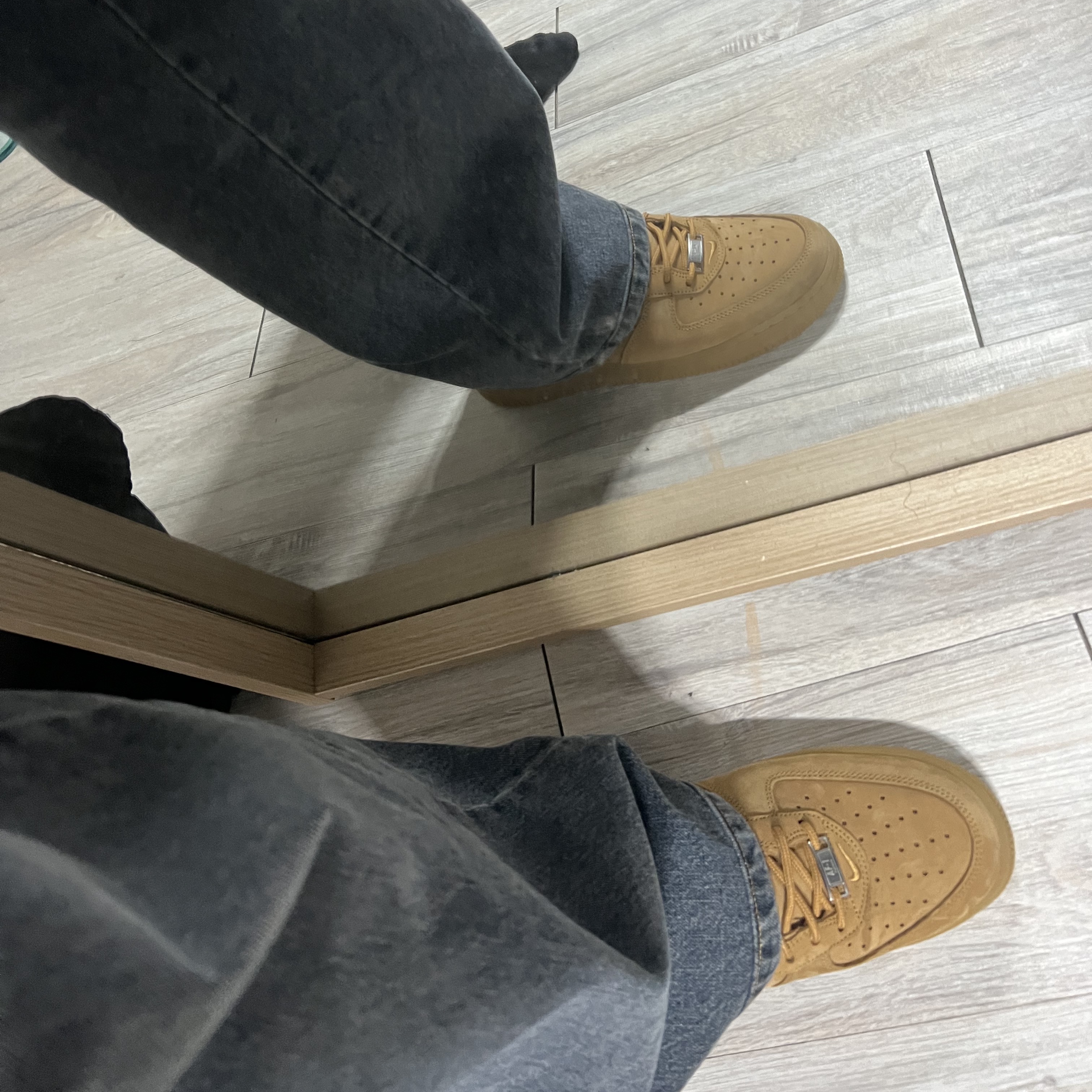 Nike x Supreme Air Force 1 Low Flax 착용 스타일