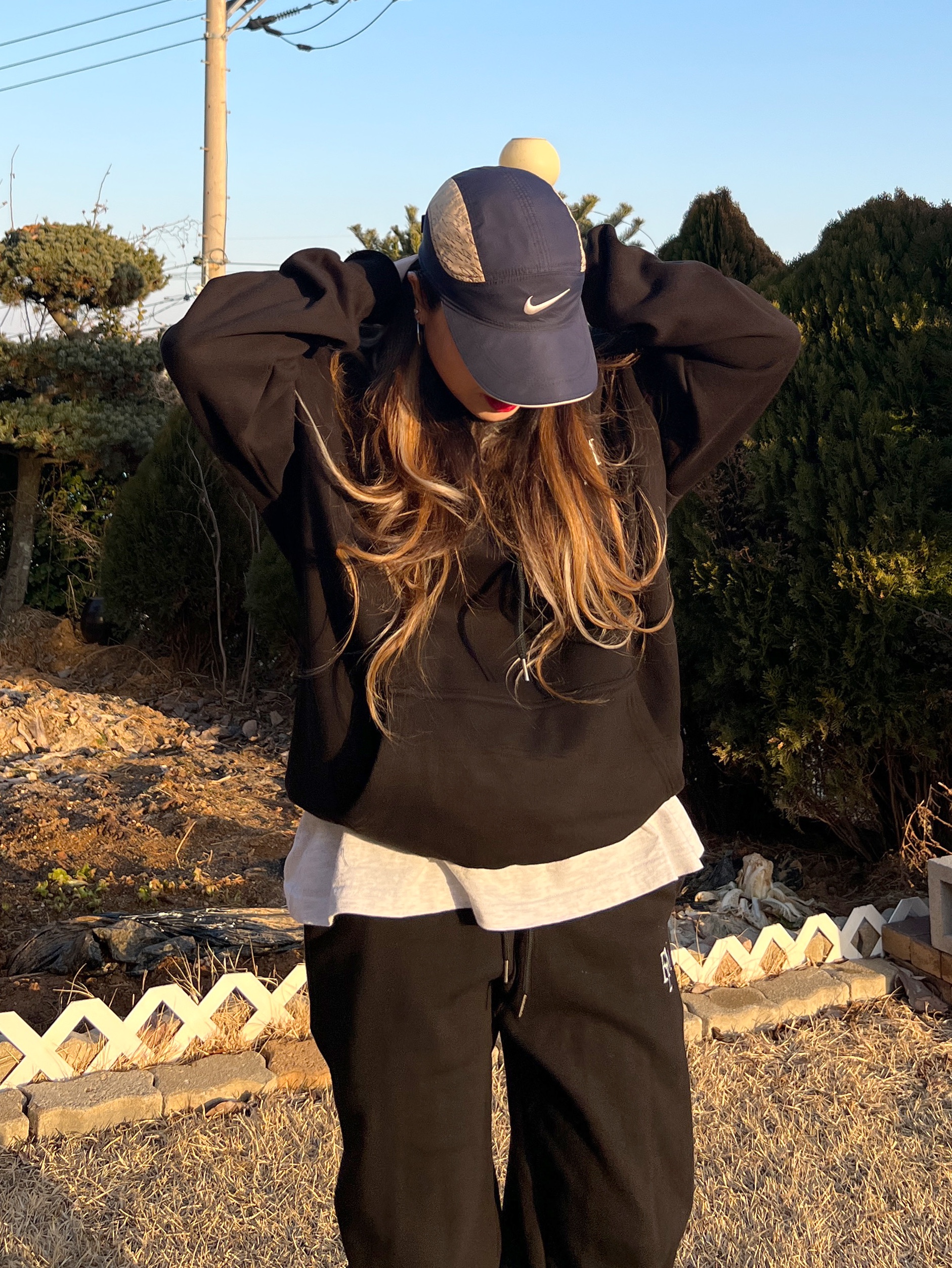 Nike x Cav Empt Tailwind Running Cap Navy, Jordan 1 x Travis Scott x Fragment Retro High OG SP Military Blue 착용 스타일 - 3