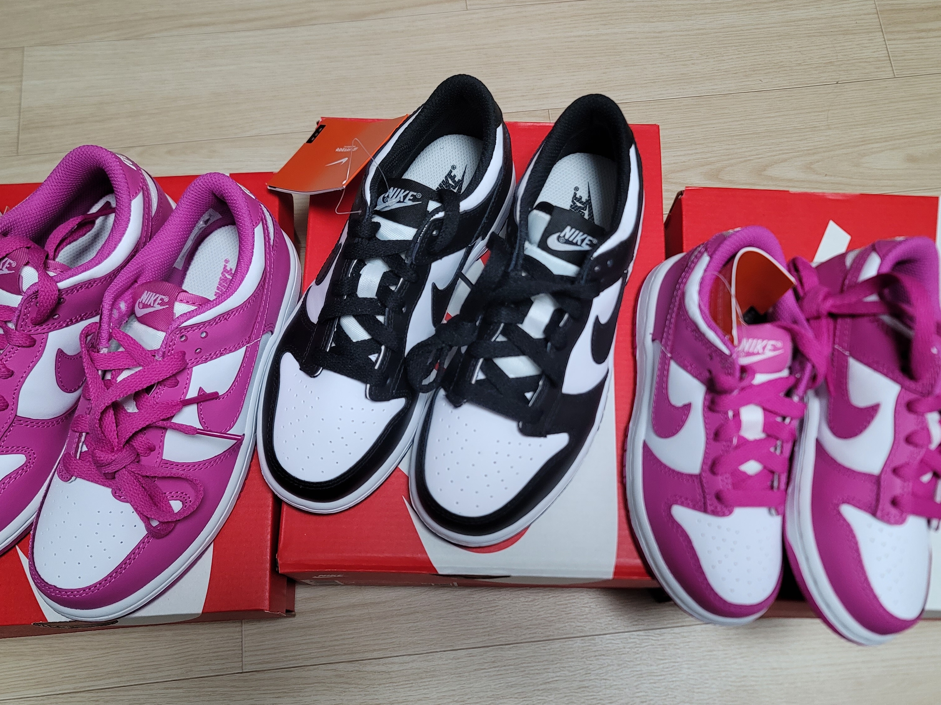 (PS) Nike Dunk Low White Active Fuchsia, (PS) Nike Dunk Low Black 착용 스타일 - 1
