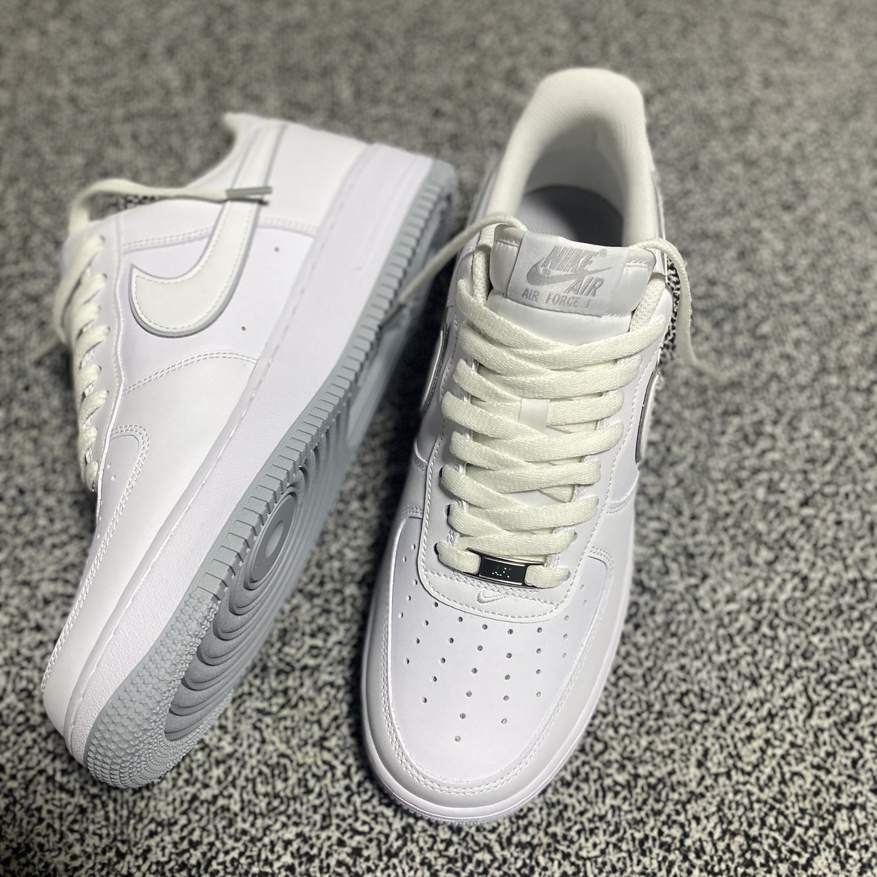 Nike Air Force 1 '07 White Wolf Grey 착용 스타일 - 1