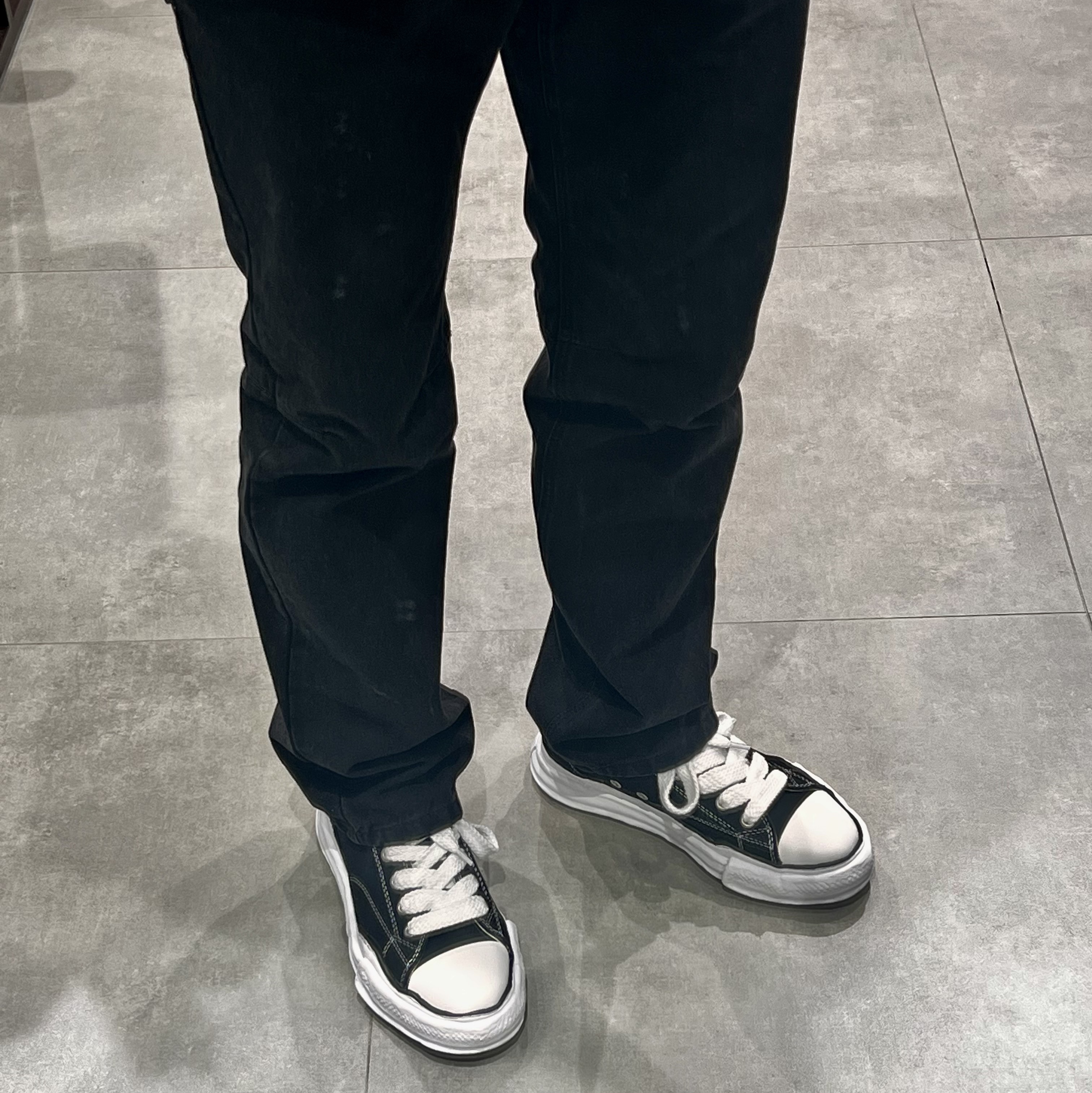 Maison Mihara Yasuhiro Peterson OG Sole Canvas Low Sneakers Black 착용 스타일