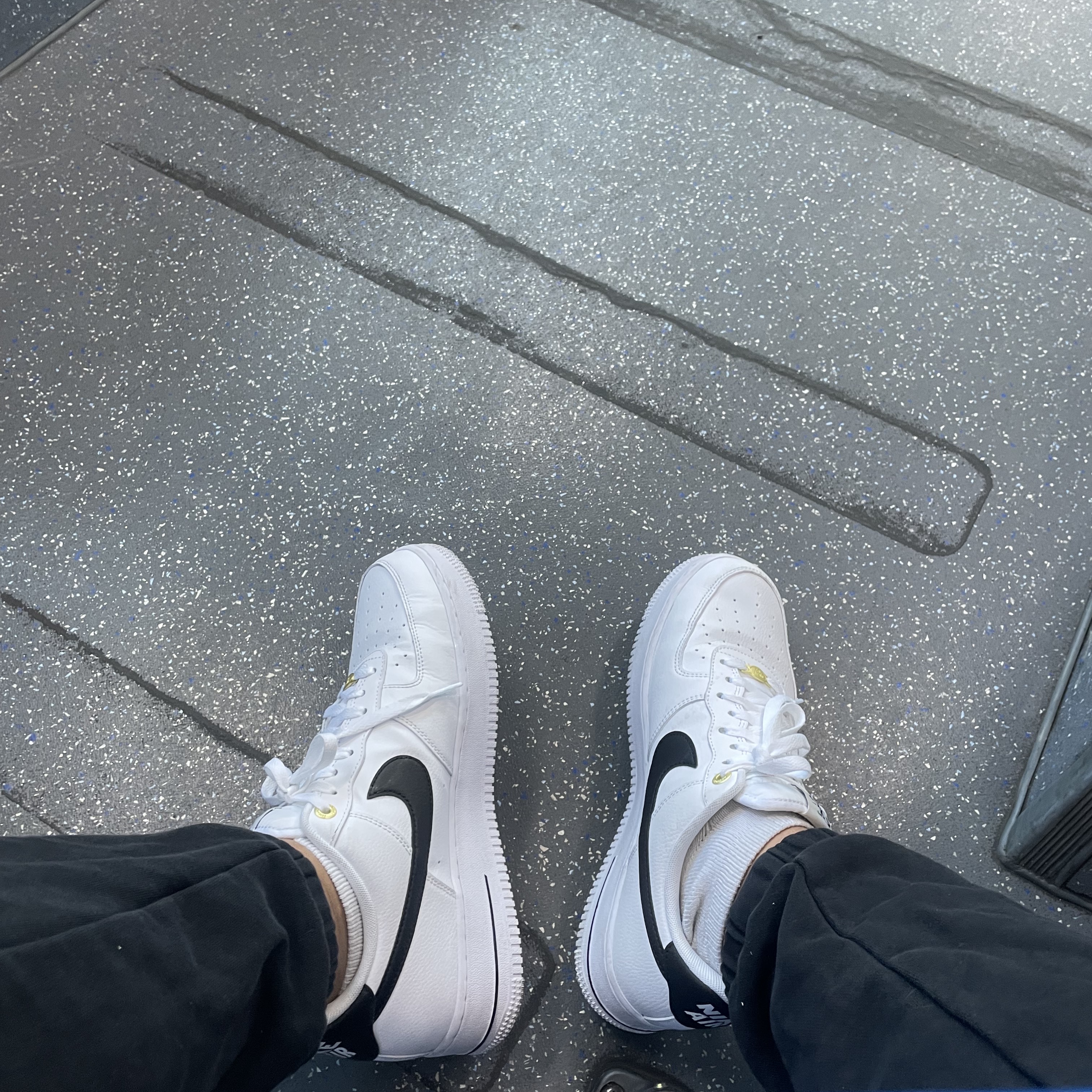 Nike Air Force 1 '07 LV8 40th Anniversary Join Forces White Black 착용 스타일