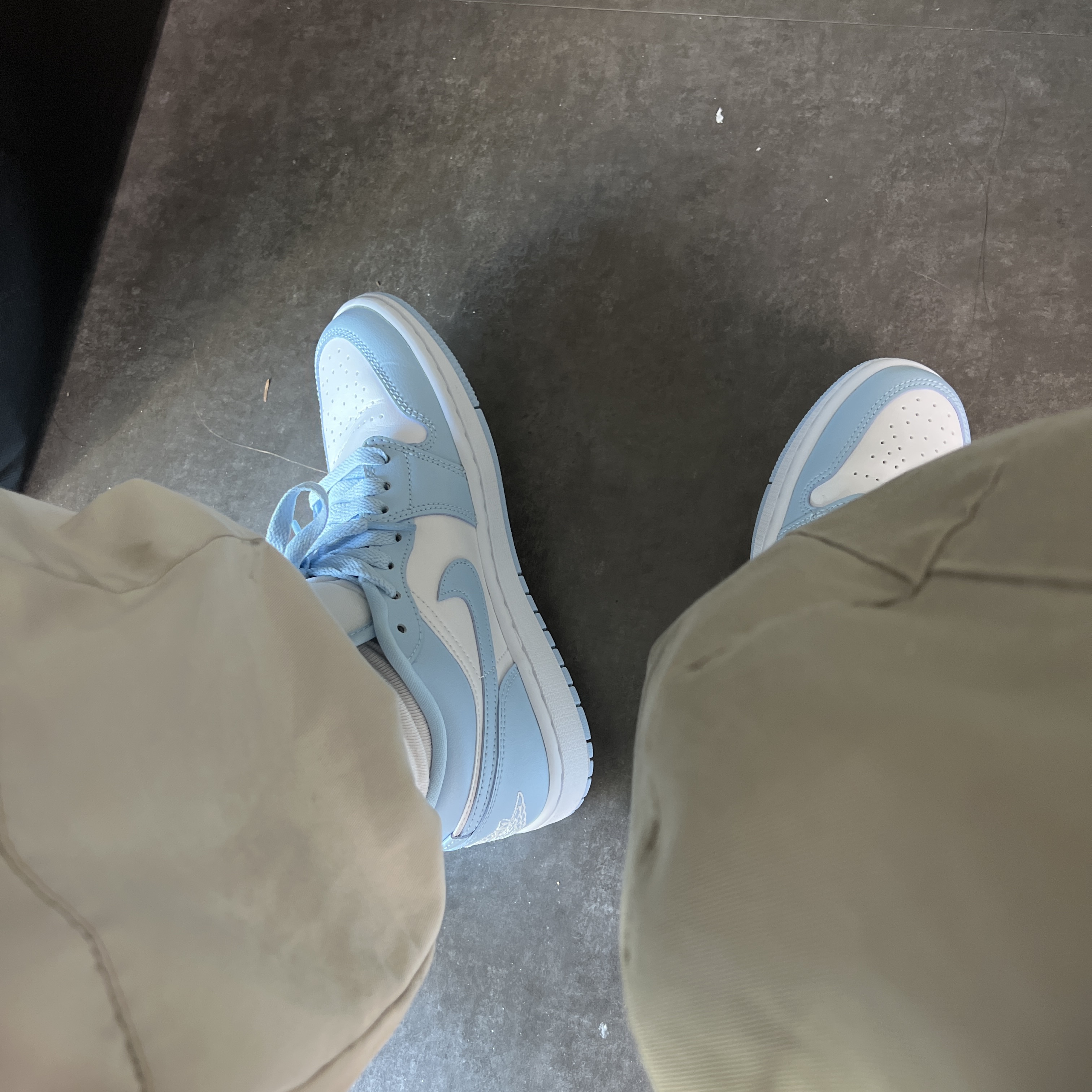 (W) Jordan 1 Low White Ice Blue 착용 스타일
