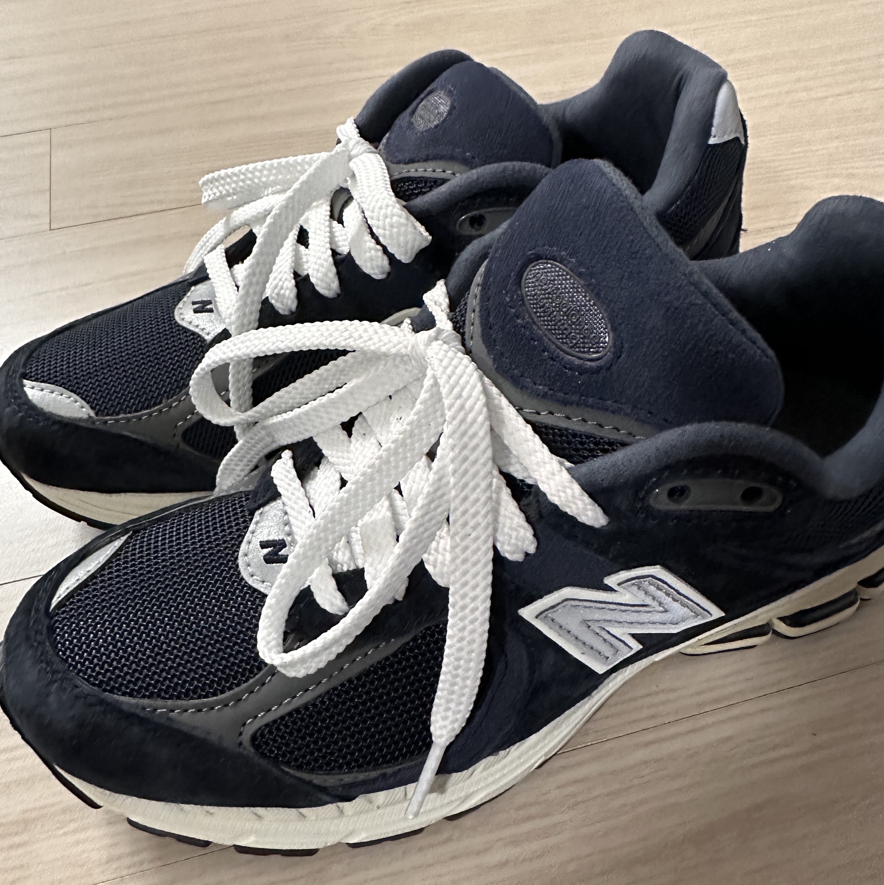 New Balance 2002R Eclipse Castlerock 착용 스타일