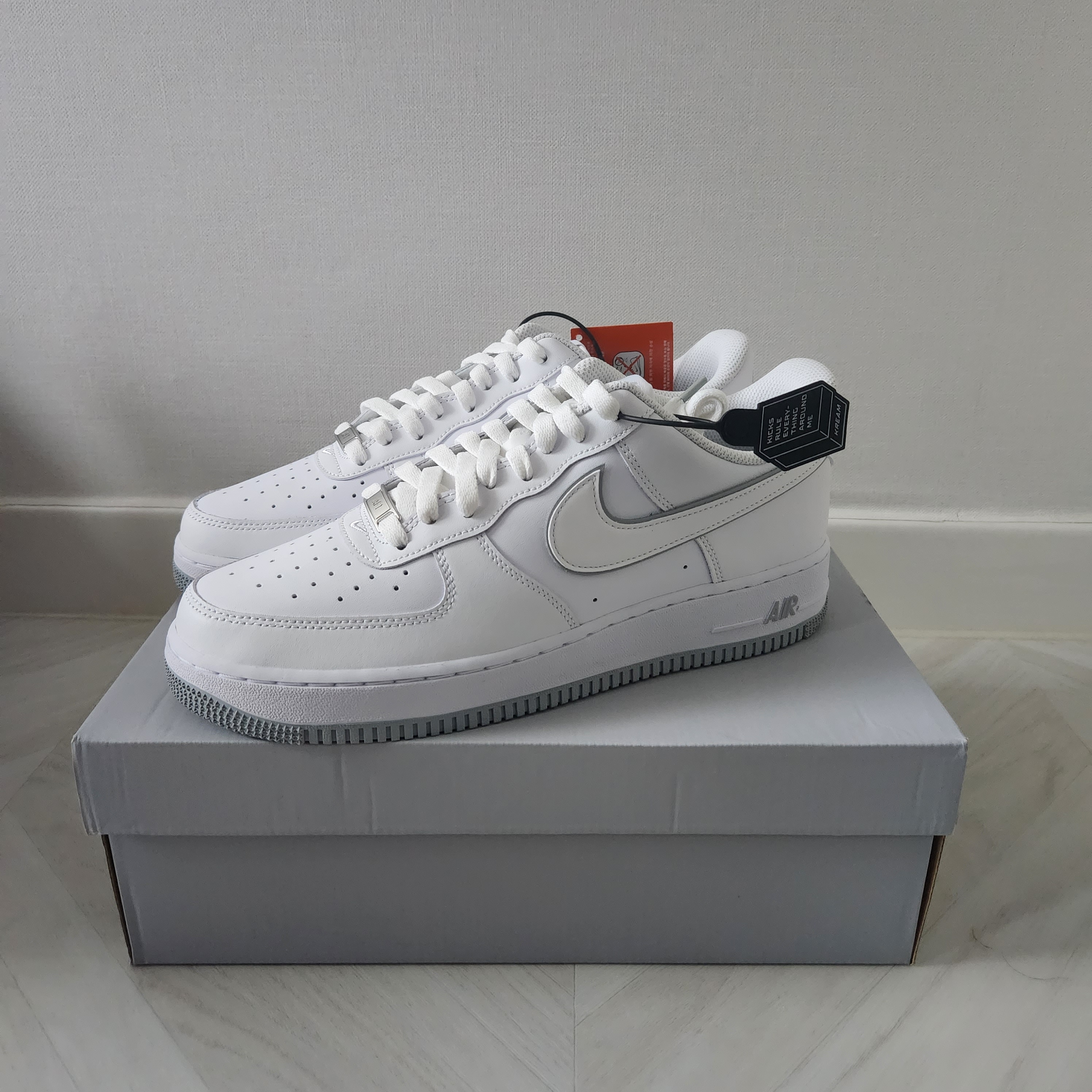 Nike Air Force 1 '07 White Wolf Grey 착용 스타일 - 1