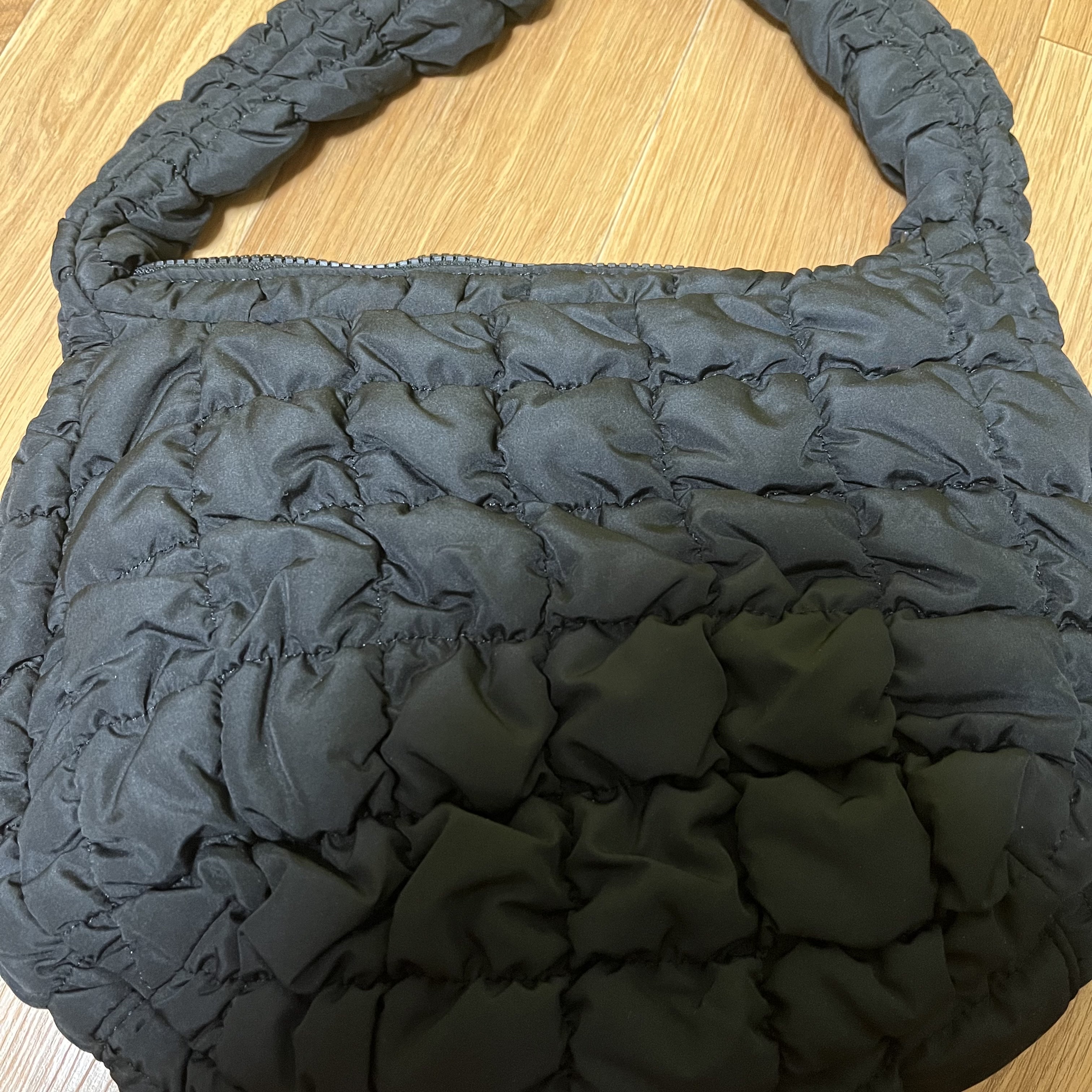 COS Quilted Mini Bag Black 착용 스타일