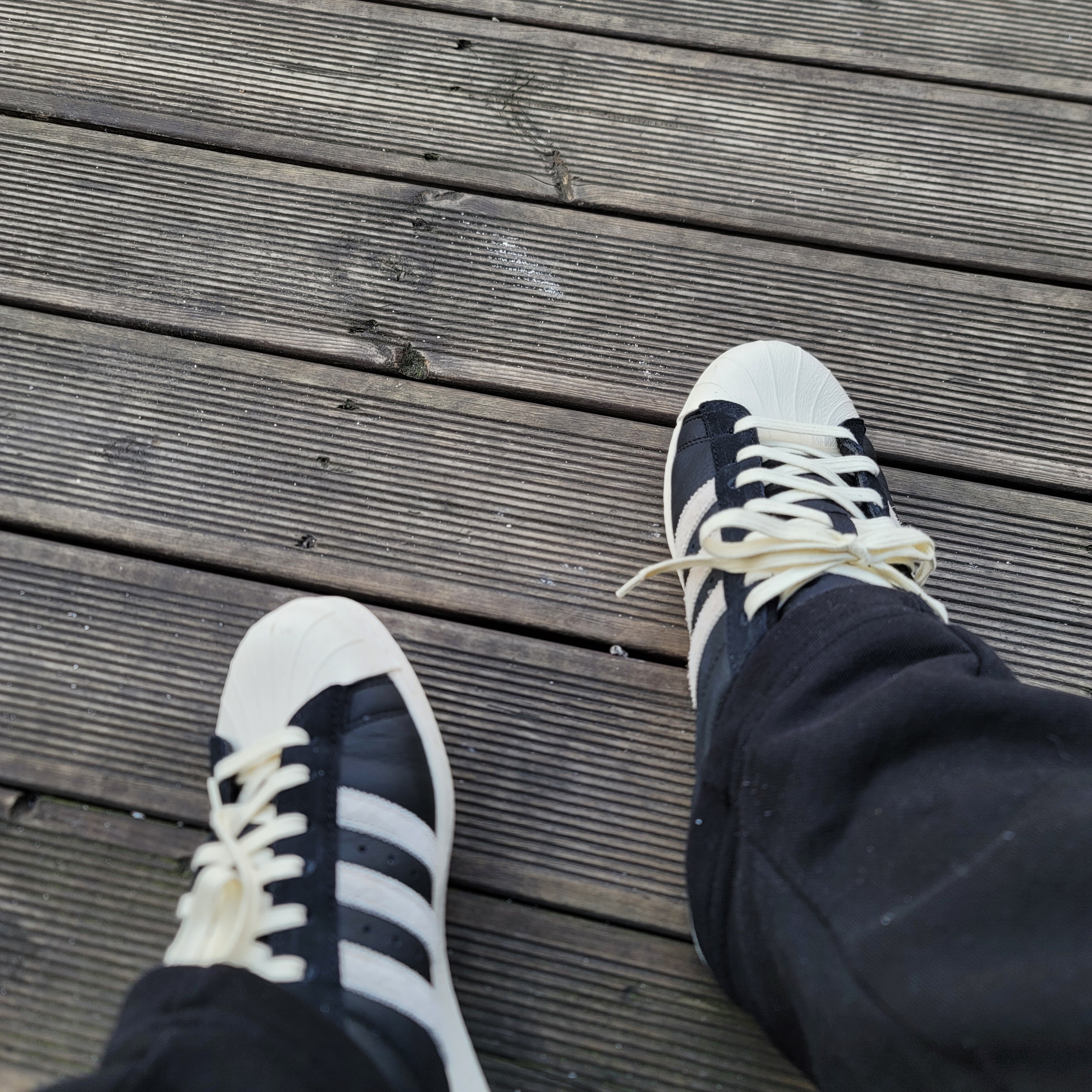 Adidas Superstar 82 Black White 착용 스타일