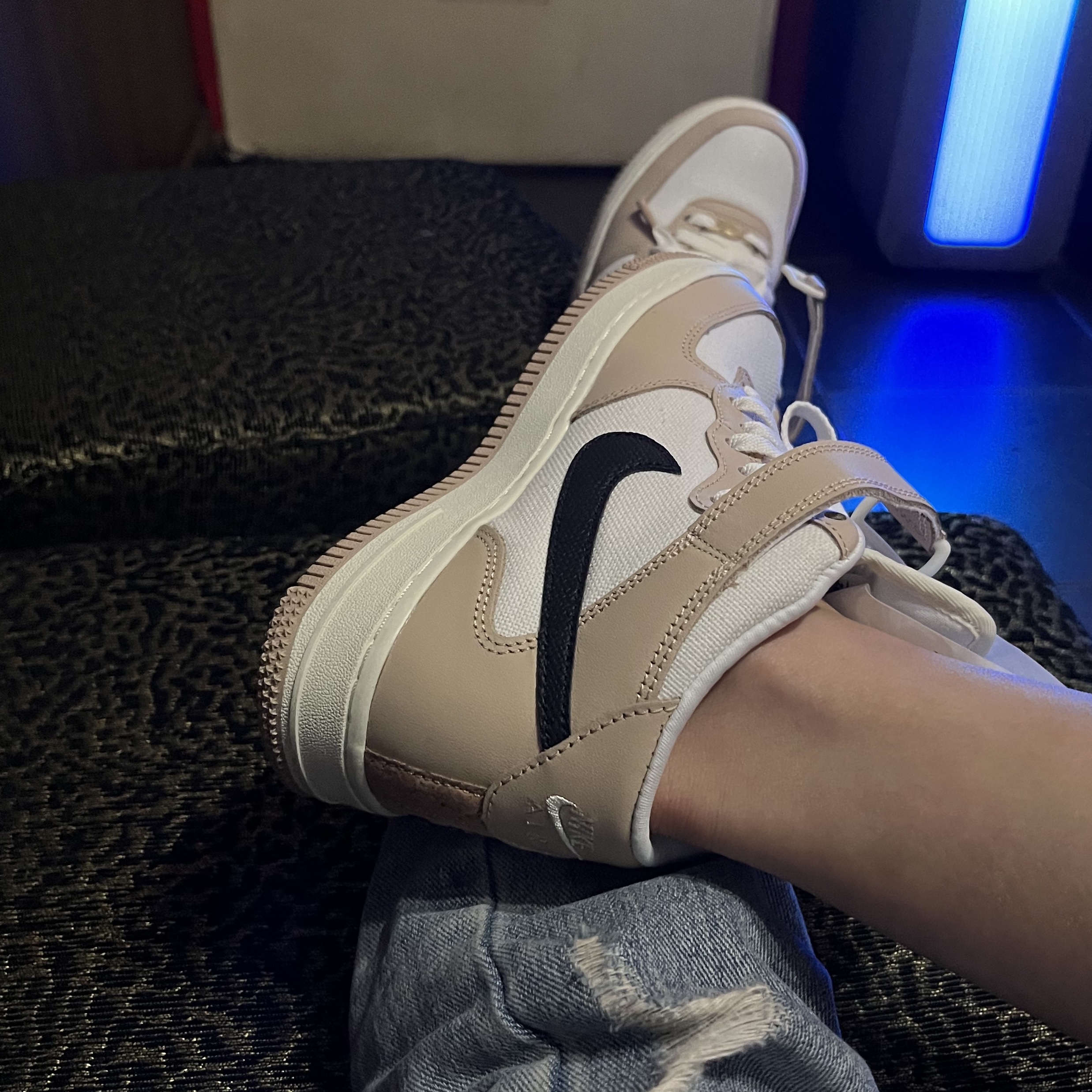 Nike Air Force 1 Mid '07 LX Pale Ivory and Shimmer 착용 스타일 - 2