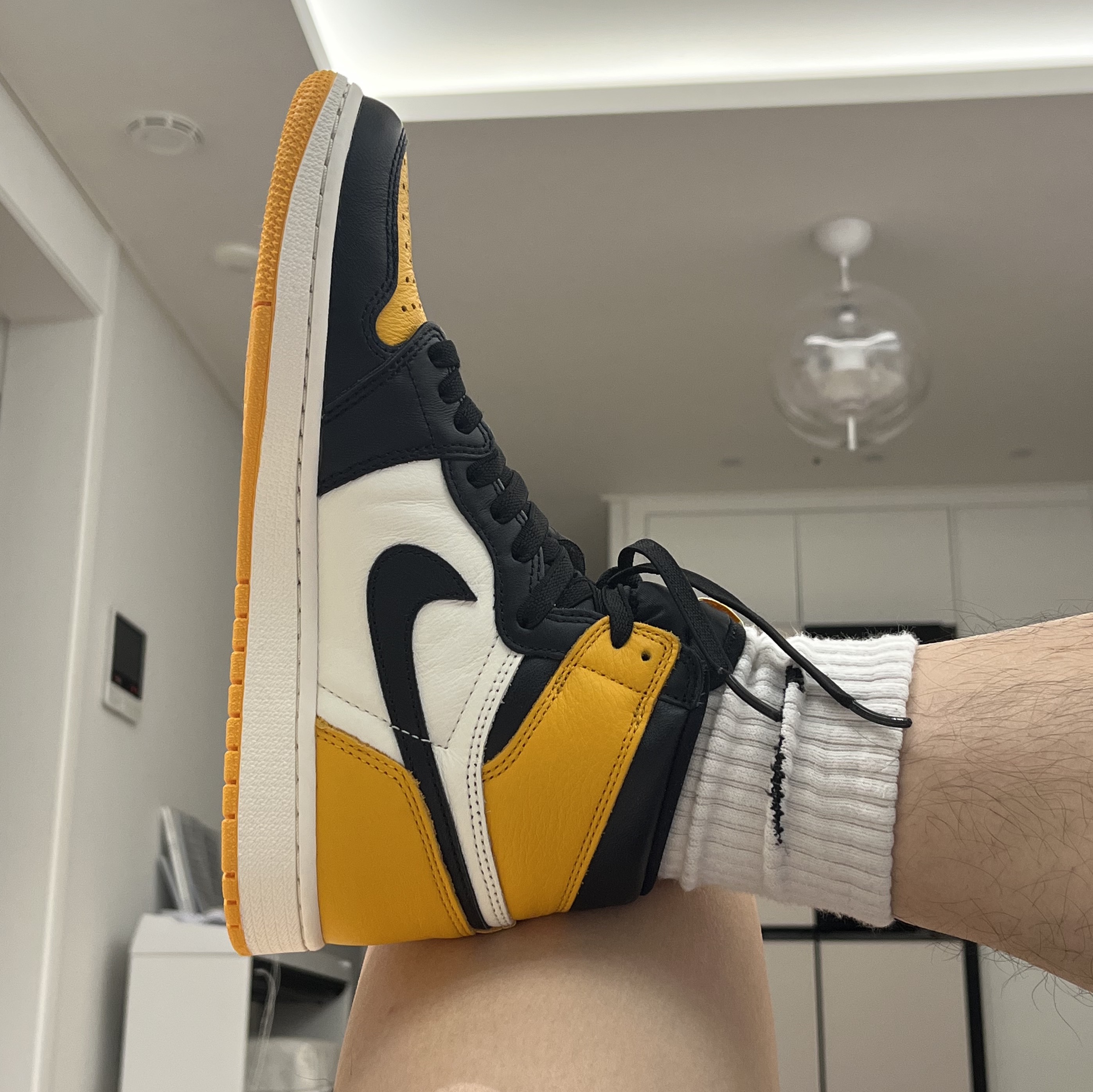 Jordan 1 Retro High OG Taxi 착용 스타일 - 1
