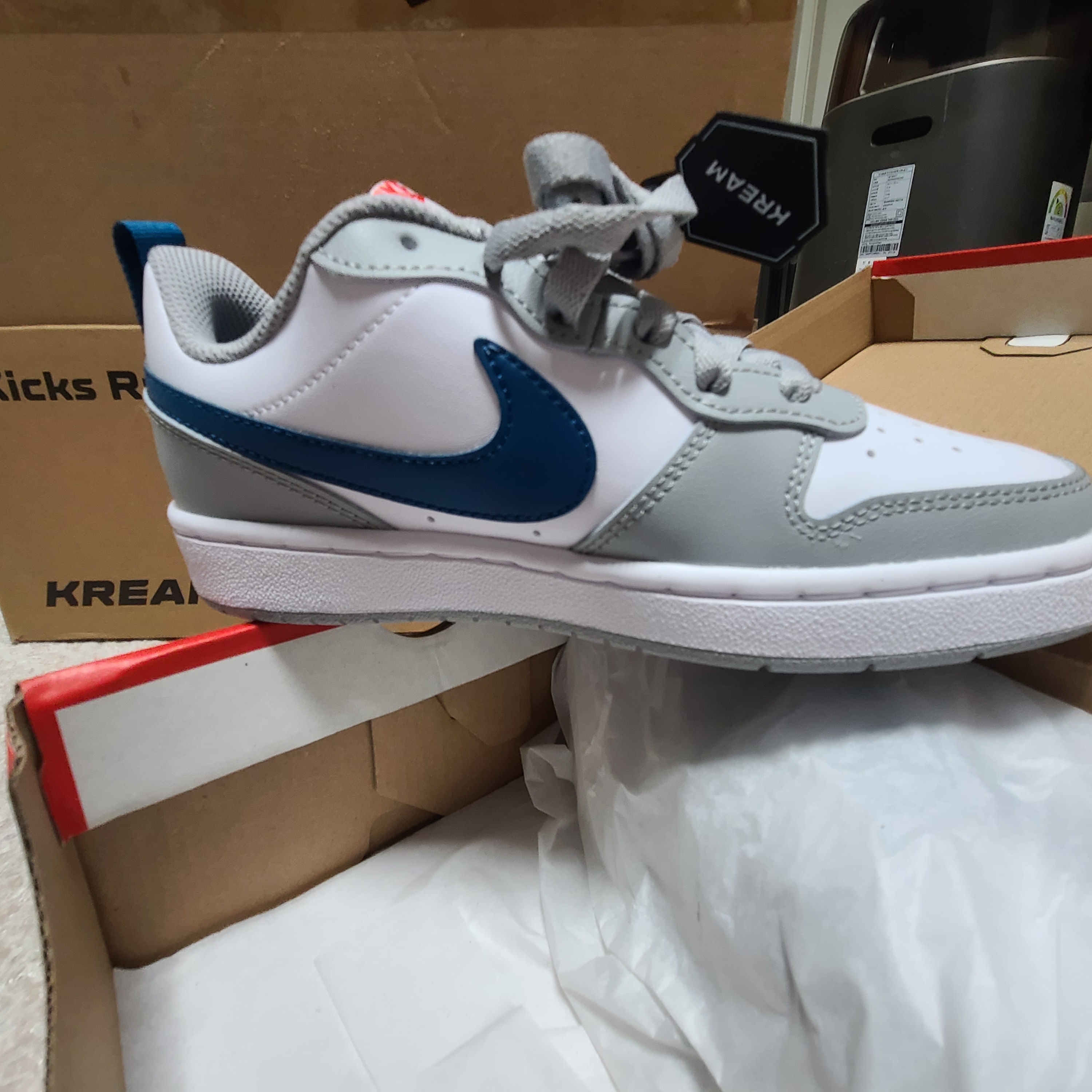 (GS) Nike Court Borough Low 2 Light Smoke Grey 착용 스타일 - 2