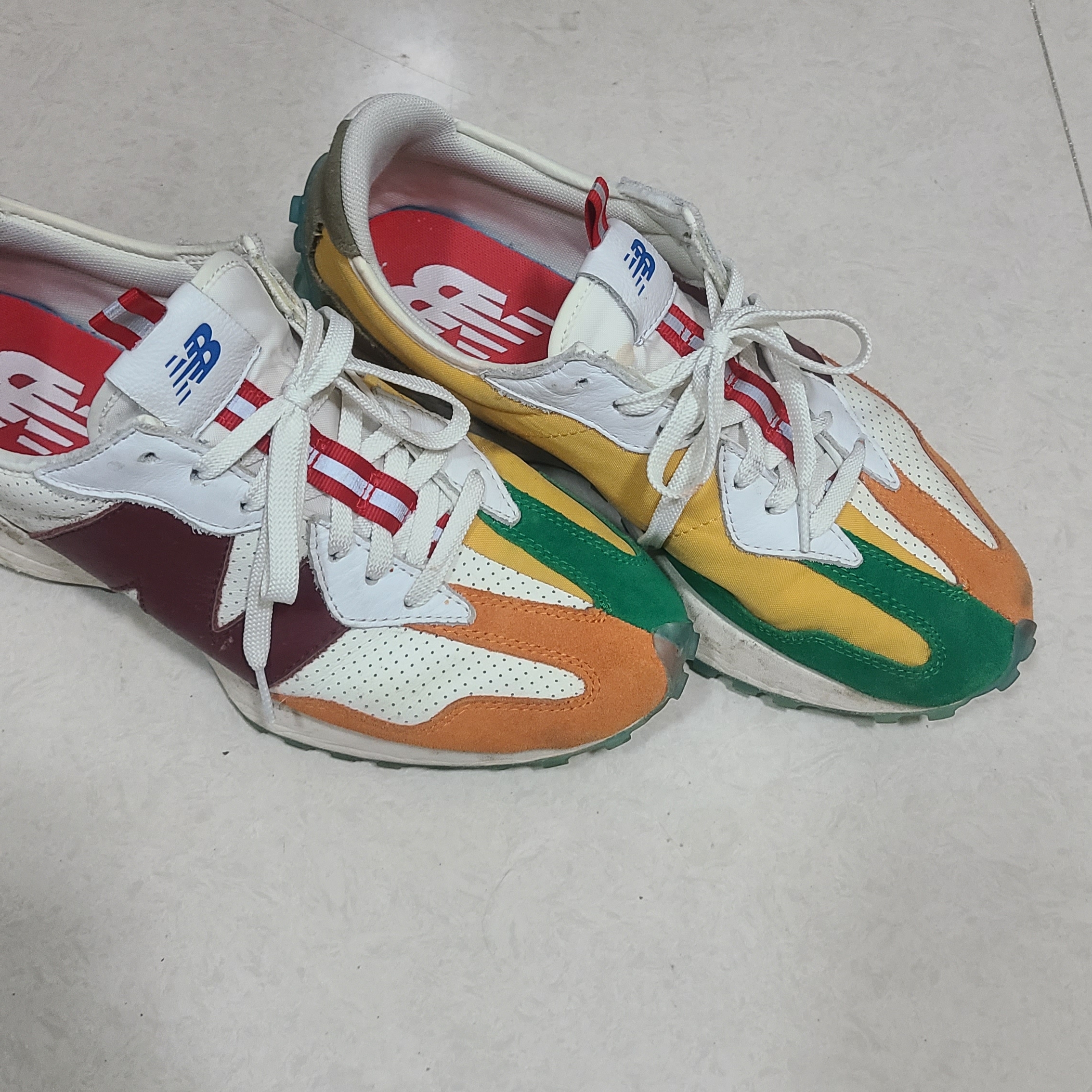 New Balance x Dejounte Murray 327 Heat Up Beige 착용 스타일 - 3