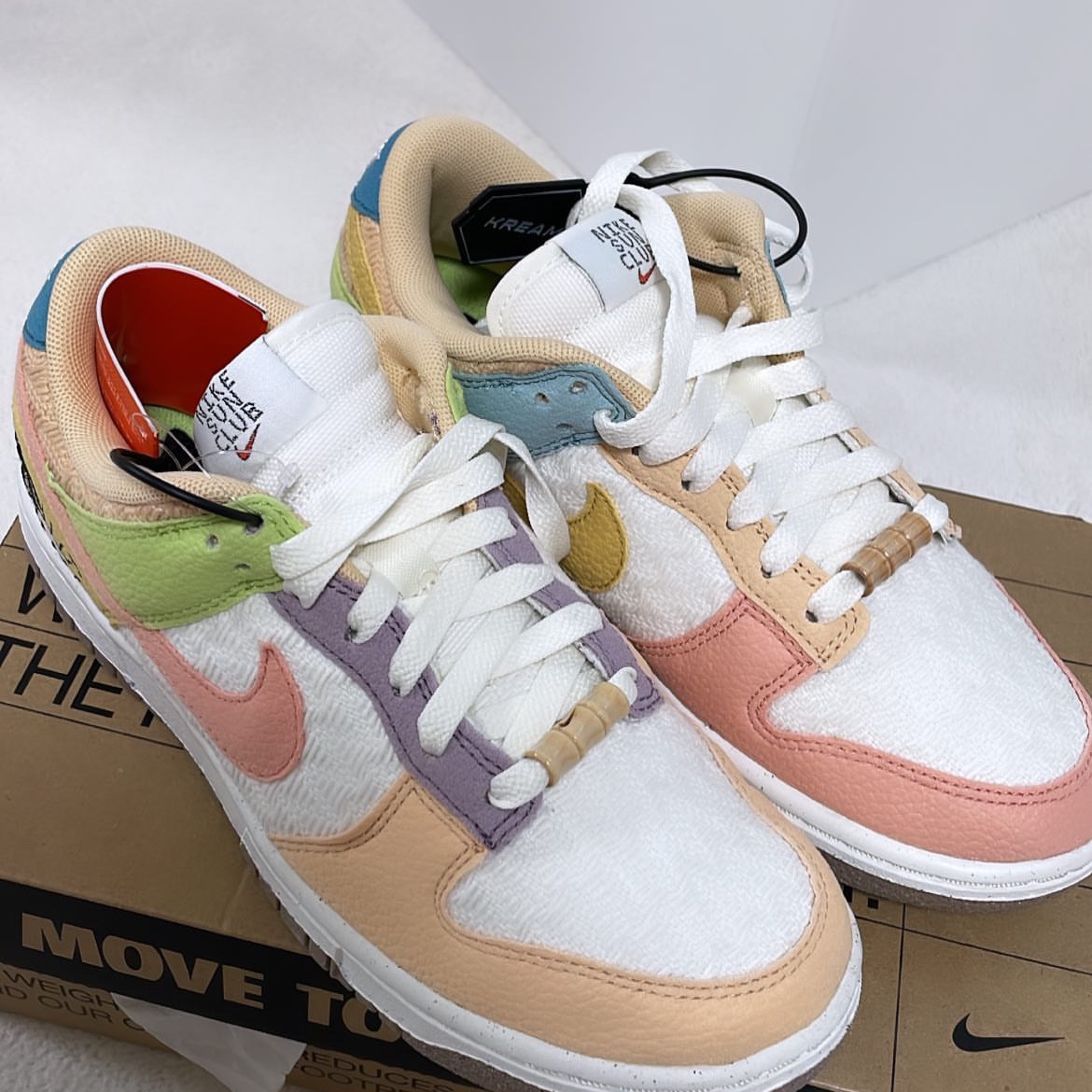 (W) Nike Dunk Low SE Sun Club Sanded Gold 착용 스타일