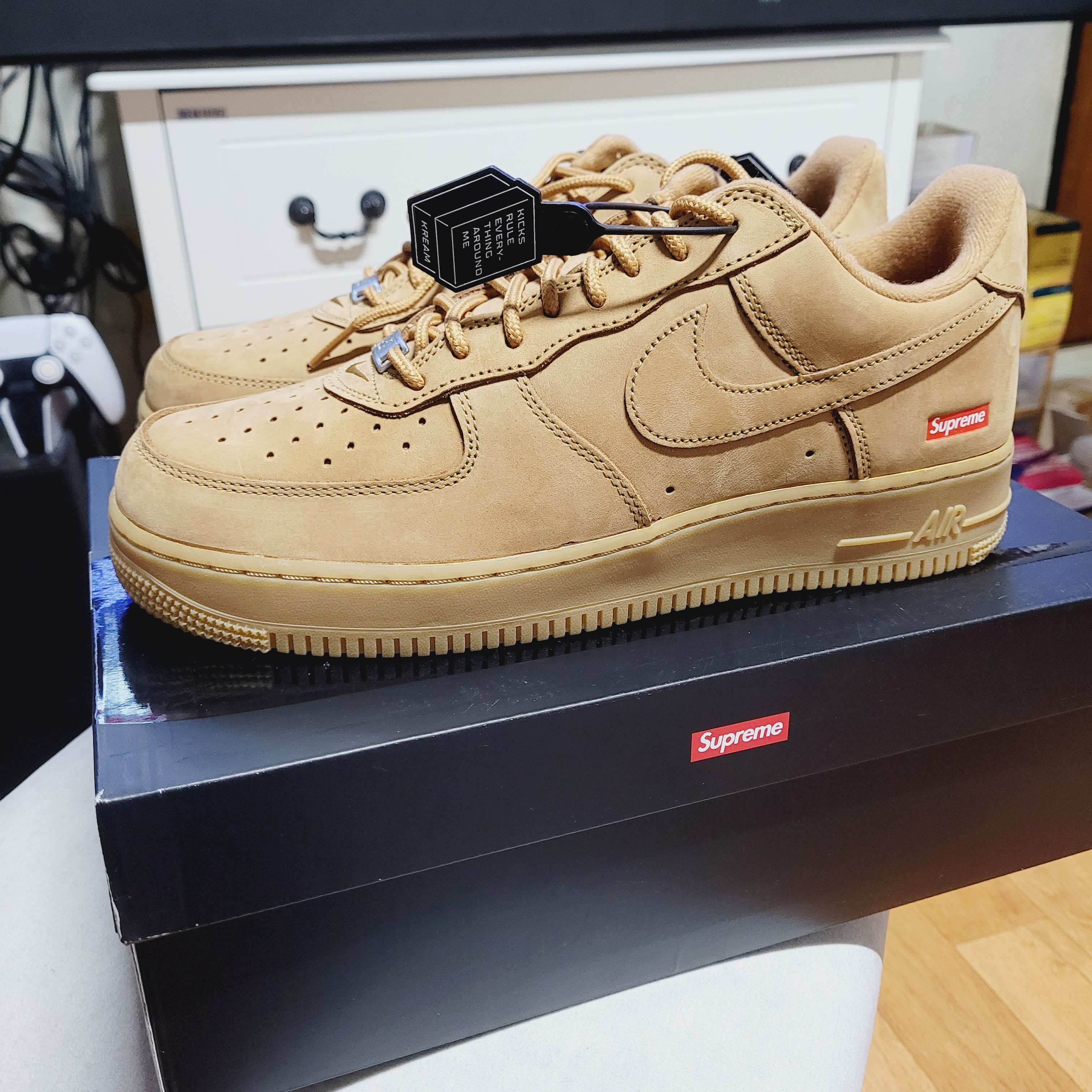 Nike x Supreme Air Force 1 Low Flax 착용 스타일