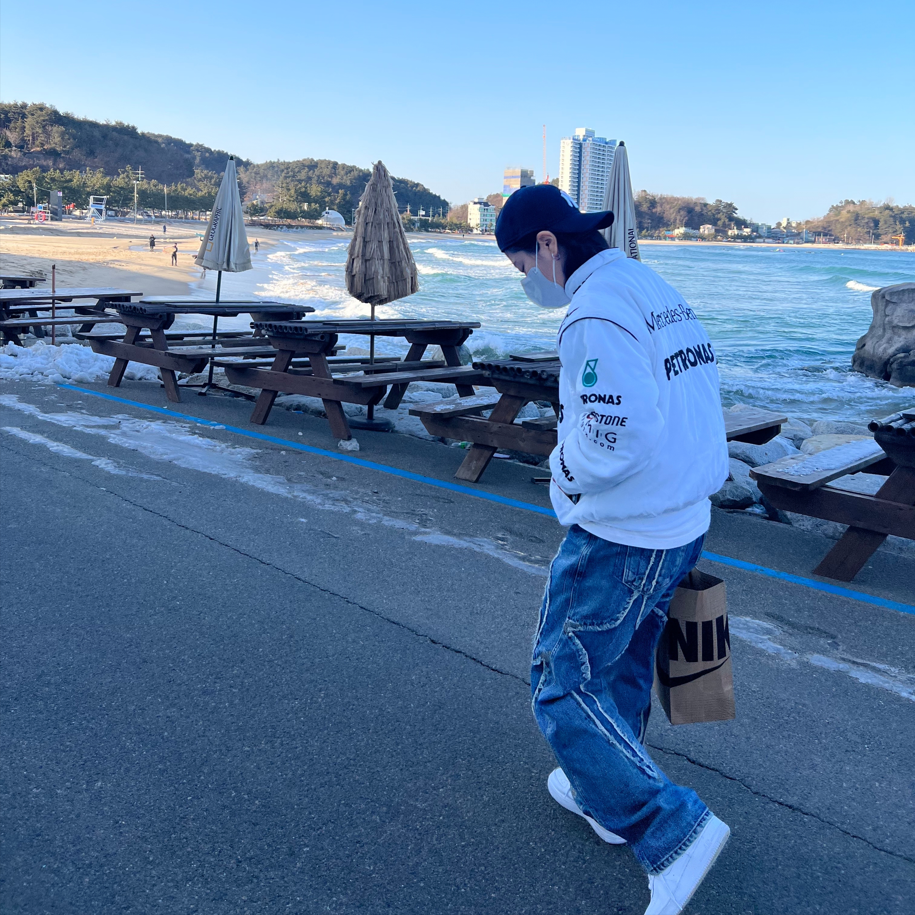 (GS) Nike Air Force 1 LE White 착용 스타일