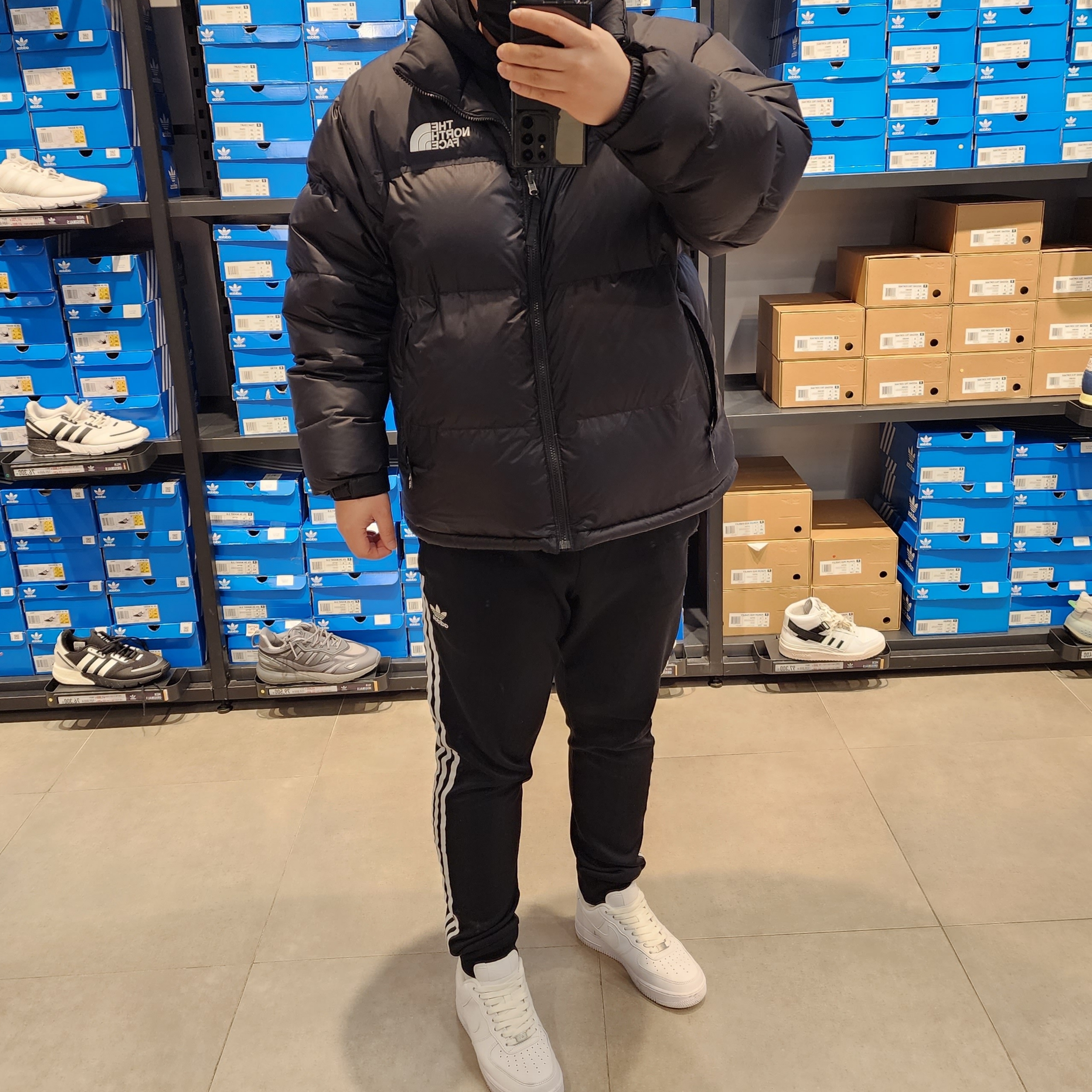 The North Face 1996 Eco Nuptse Jacket Black, Nike Air Force 1 '07 Low White 착용 스타일