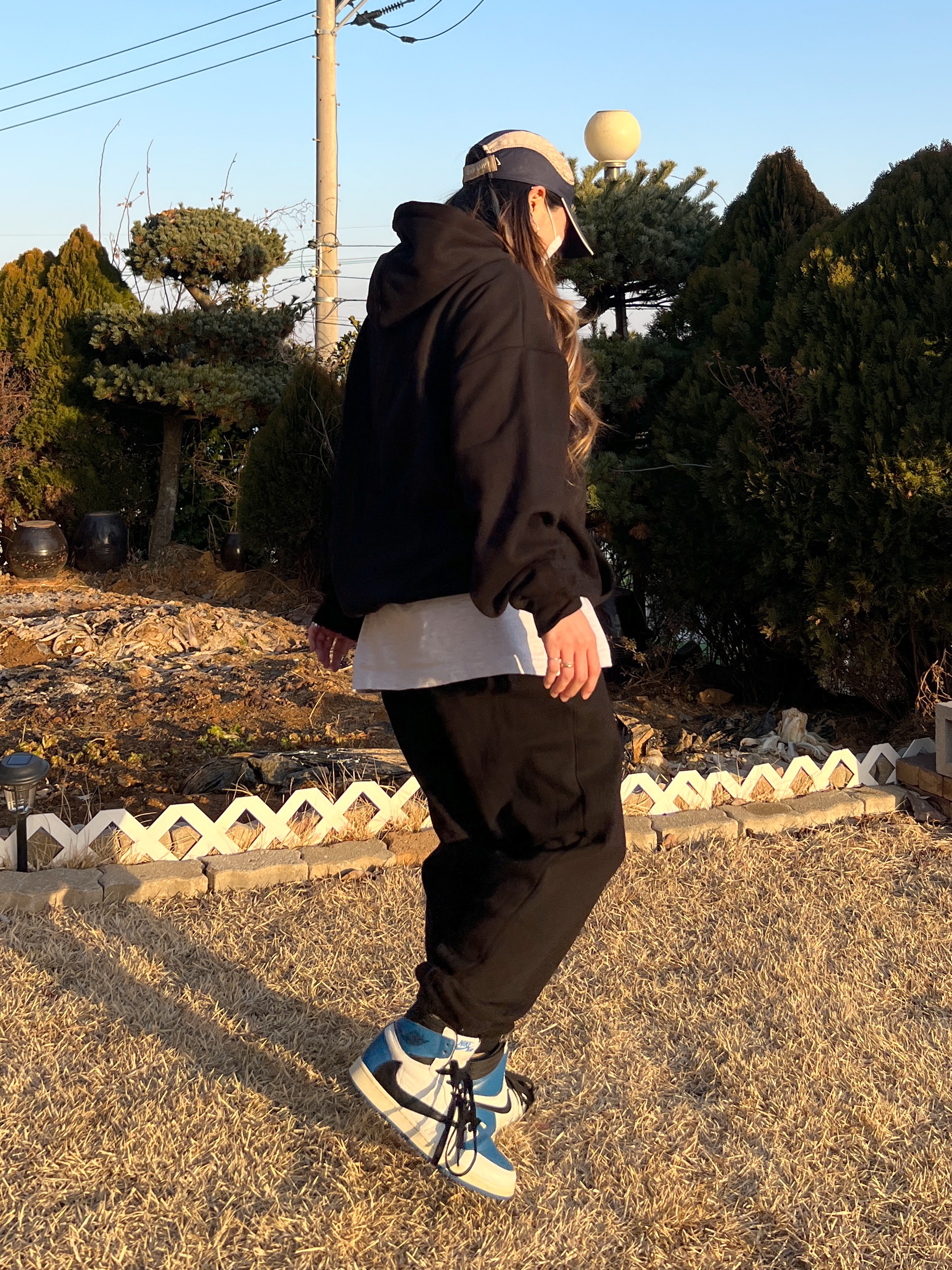 Nike x Cav Empt Tailwind Running Cap Navy, Jordan 1 x Travis Scott x Fragment Retro High OG SP Military Blue 착용 스타일 - 4