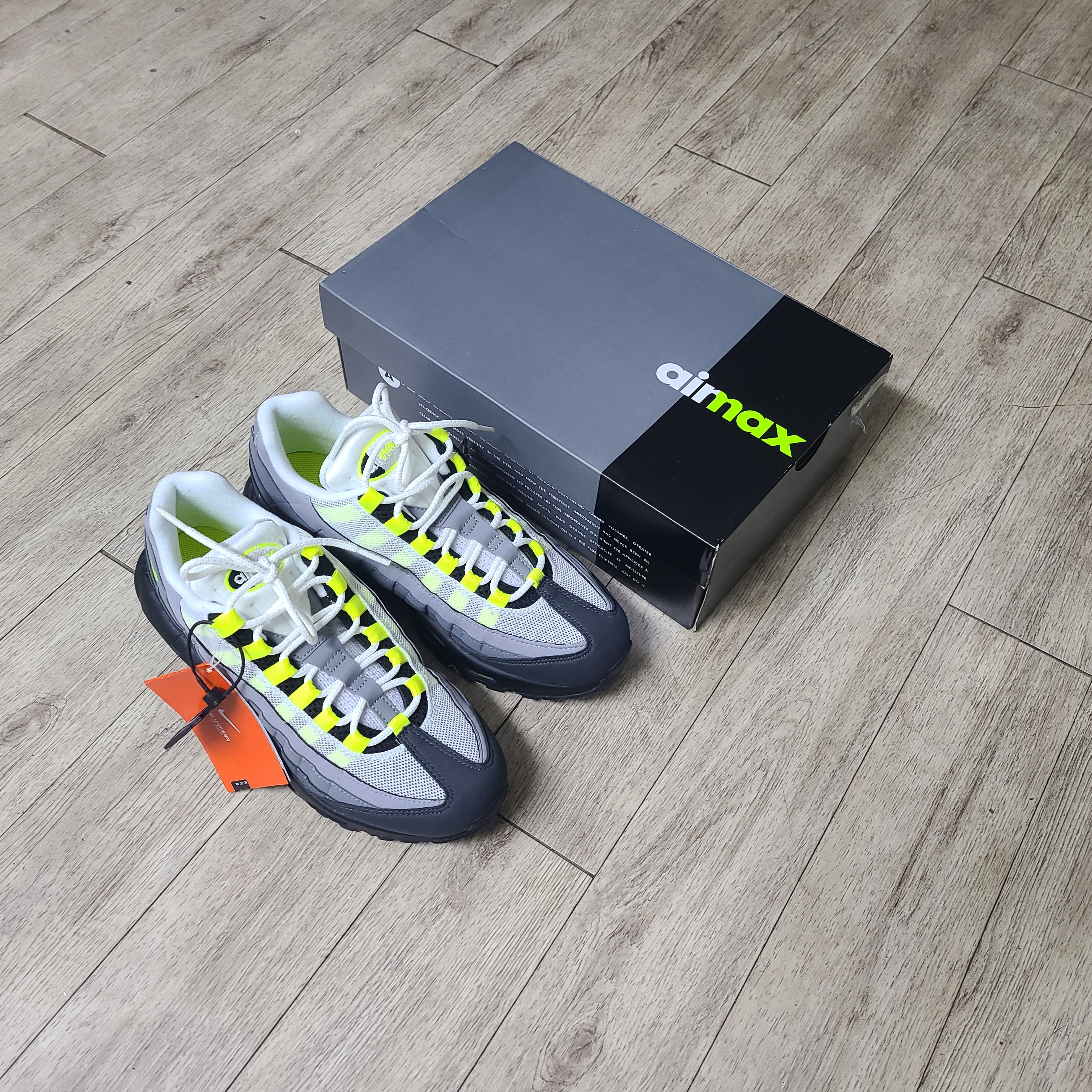 Nike Air Max 95 OG Neon Yellow 2020 착용 스타일