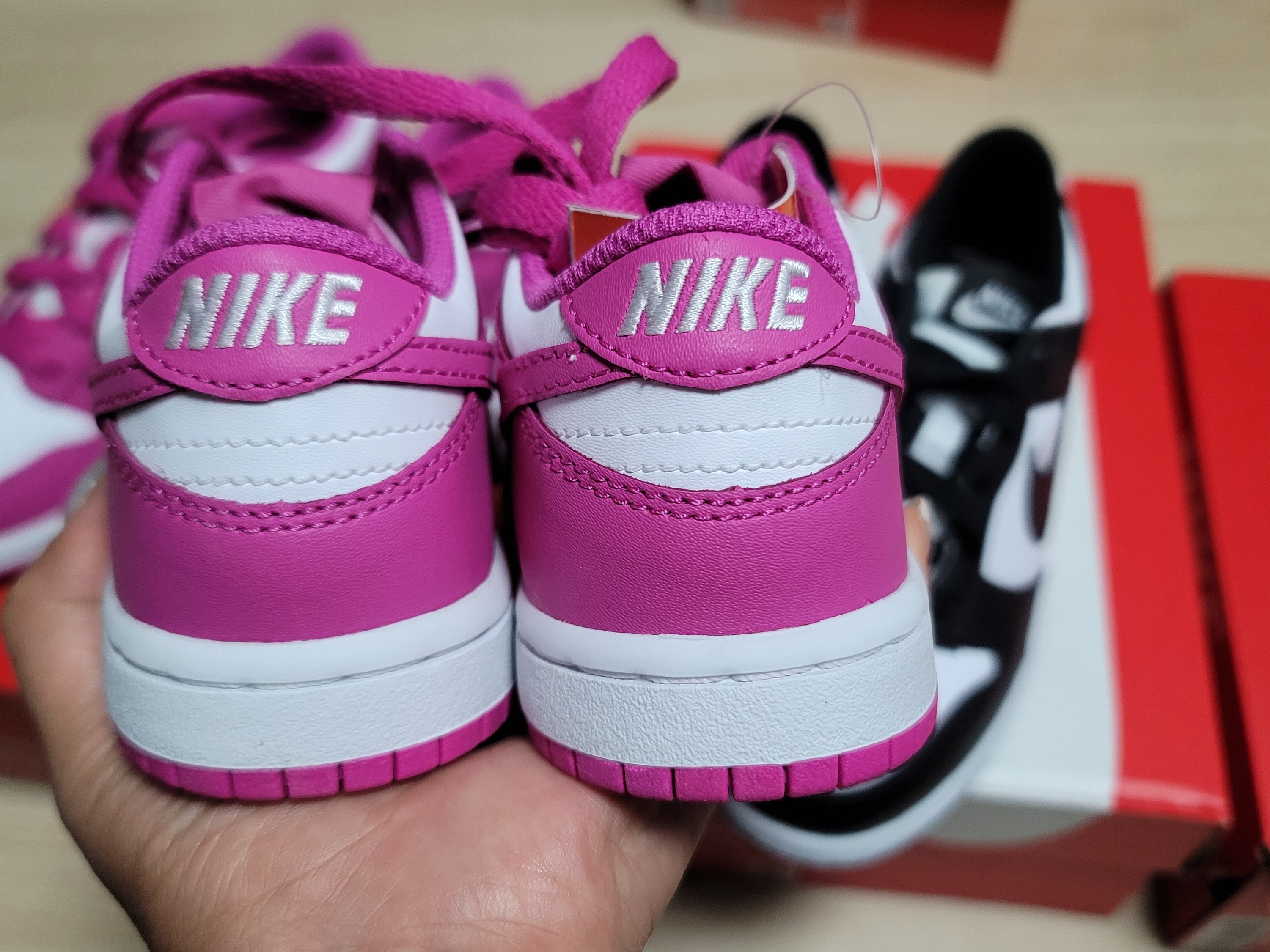 (PS) Nike Dunk Low White Active Fuchsia, (PS) Nike Dunk Low Black 착용 스타일 - 2