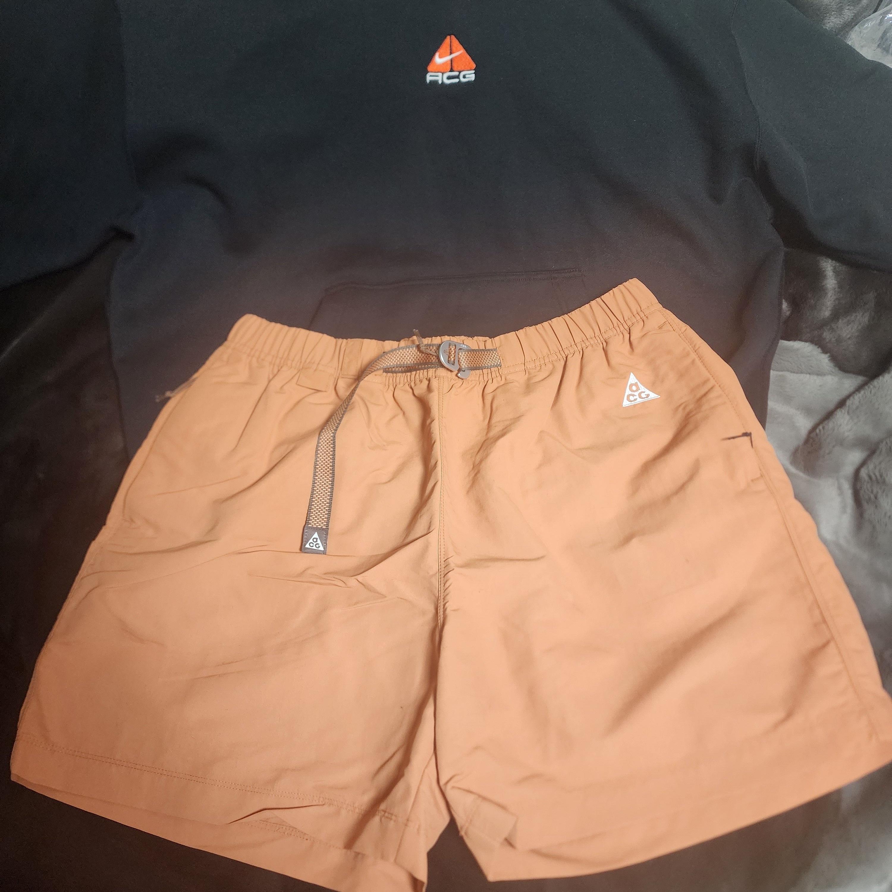 Nike NRG ACG Trail Shorts Rust Oxide - Asia, Nike ACG Therma-Fit Pullover Fleece Hoodie Black - Asia 착용 스타일 - 1