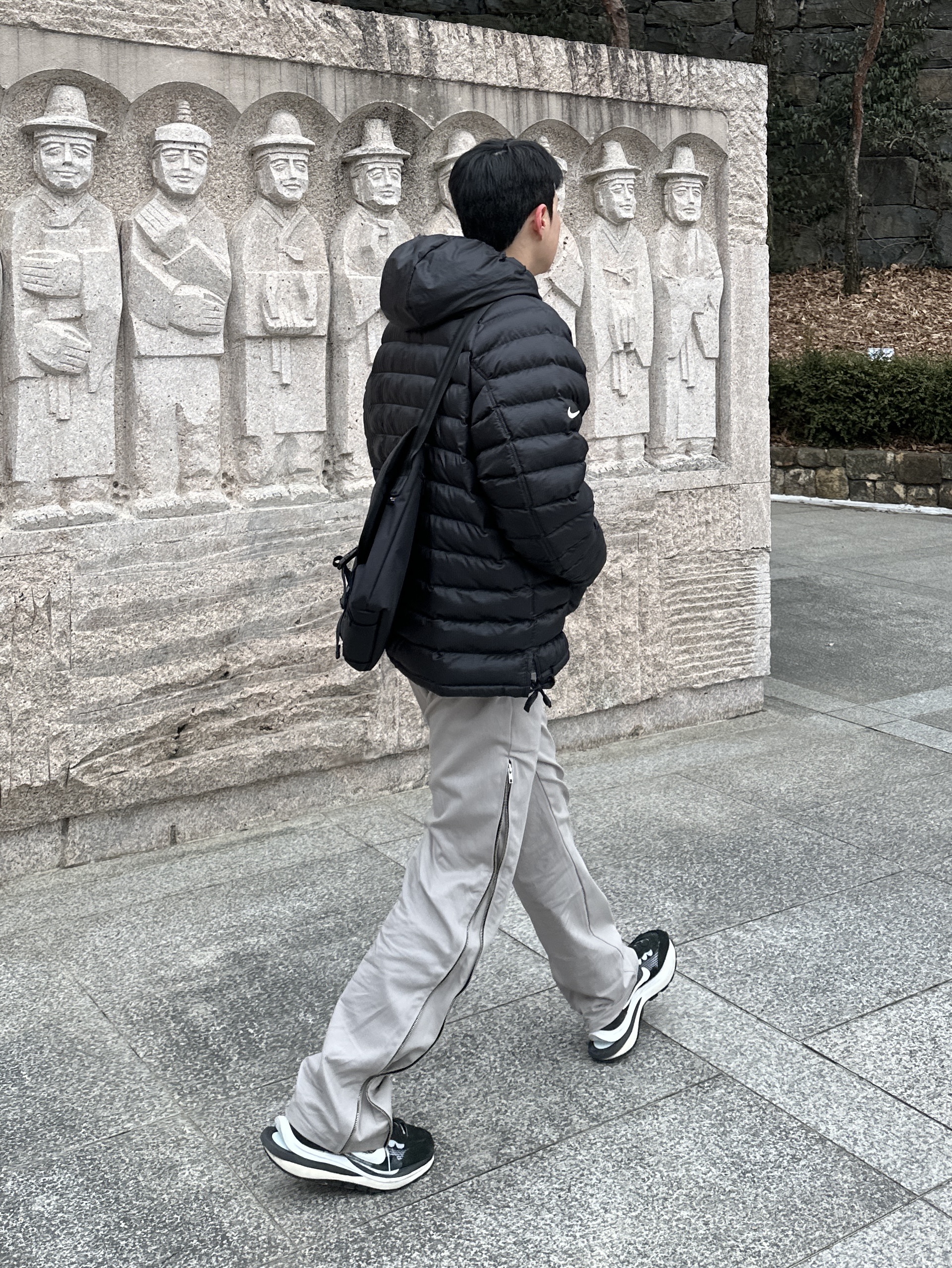 Nike x Sacai VaporWaffle Black White, Nike x Stussy Insultd Jacket Black - US/EU 착용 스타일