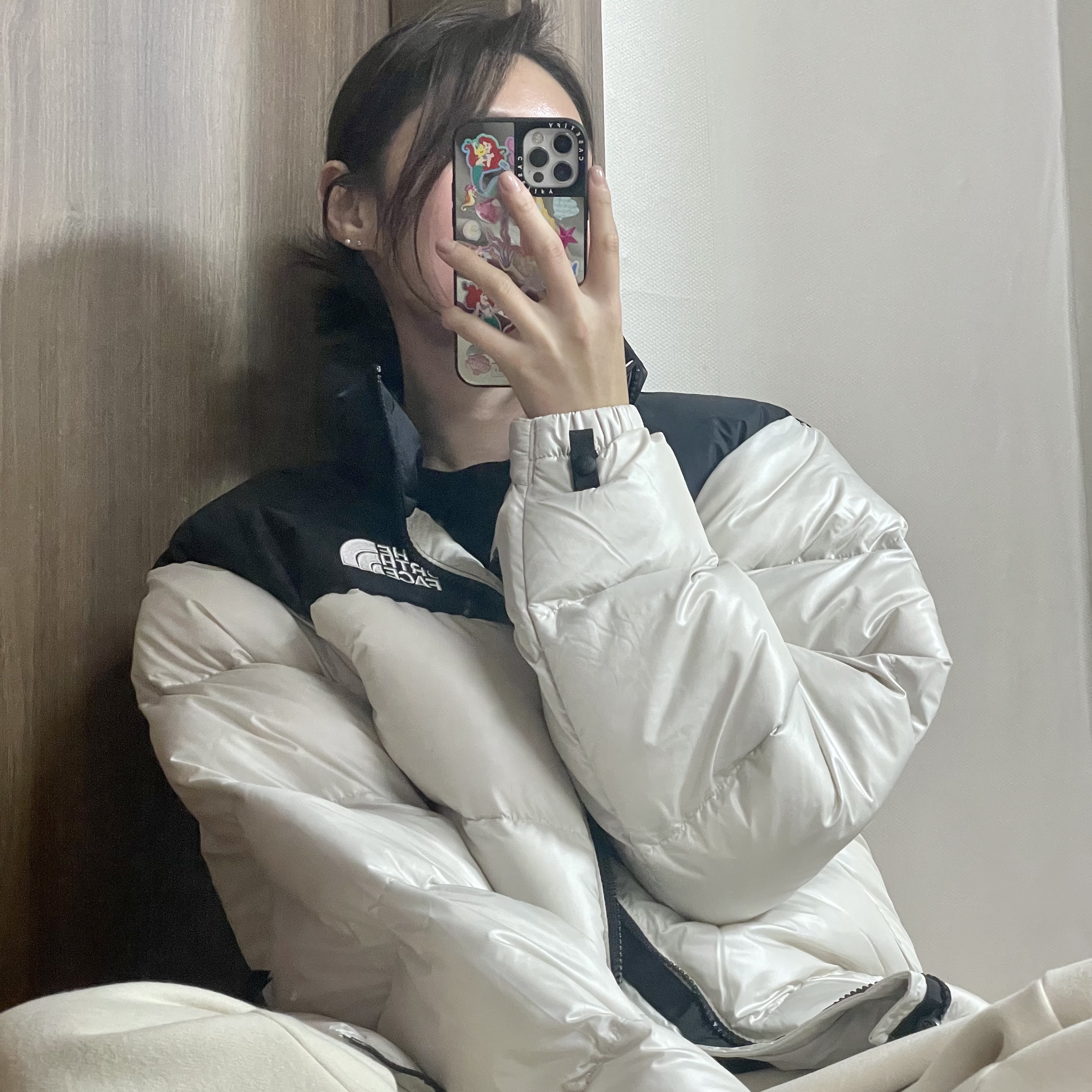 The North Face Nuptse Hybrid Down Ball White Sand 착용 스타일
