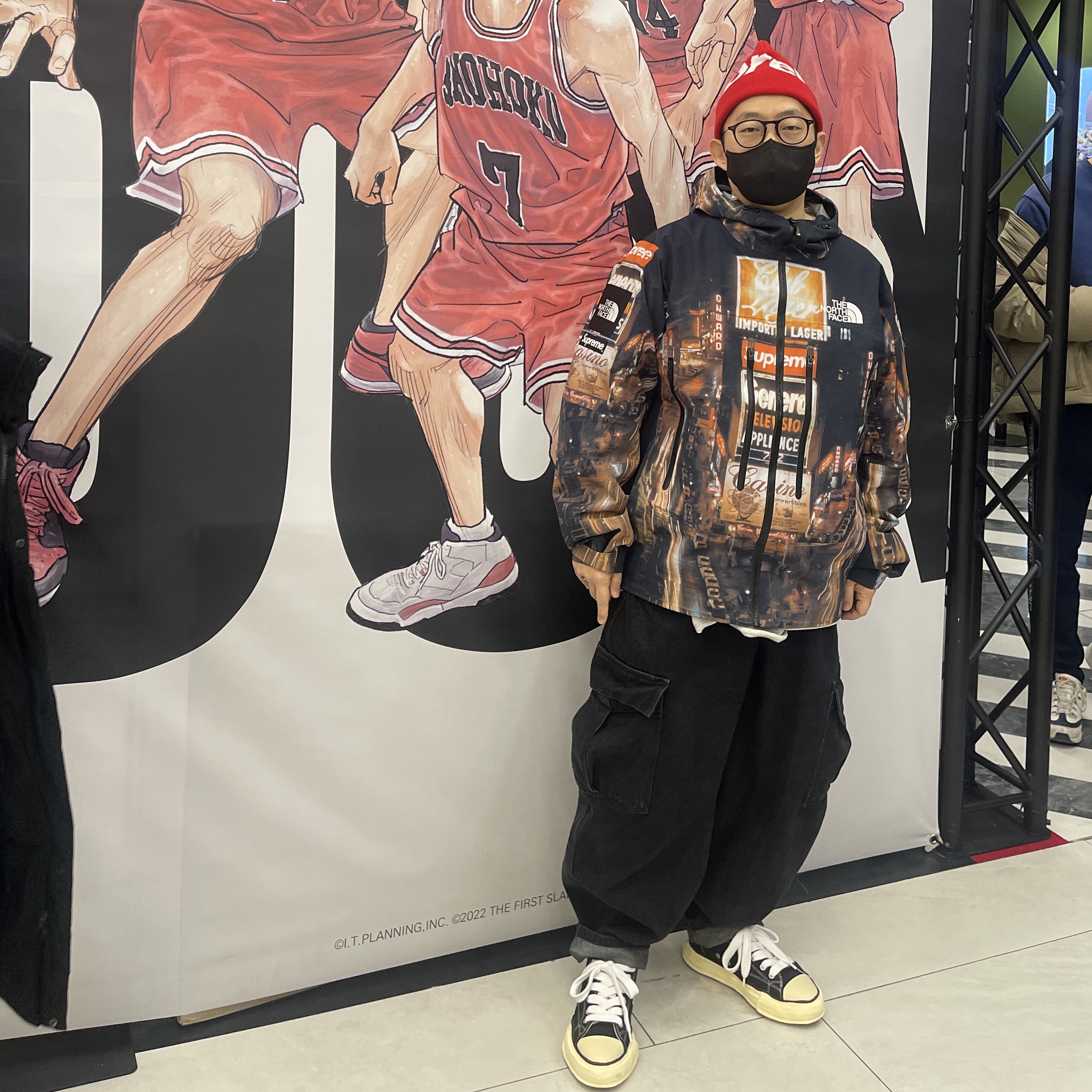 Supreme Big Logo Beanie Red - 21FW, Supreme x The North Face Taped Seam Shell Jacket Times Square - 22FW 착용 스타일