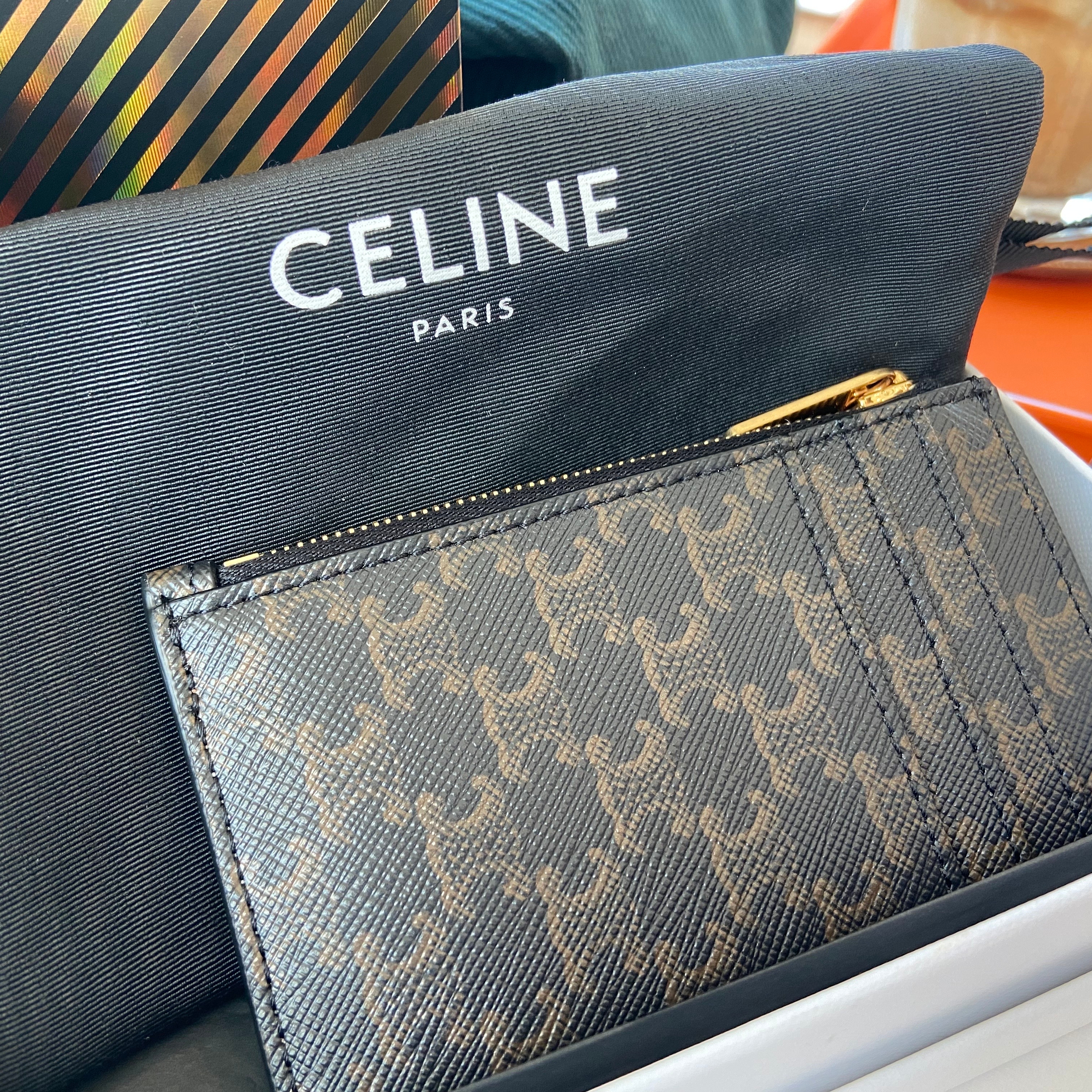Celine Zipped Card Holder in Triomphe Canvas and Lambskin Tan 착용 스타일 - 1