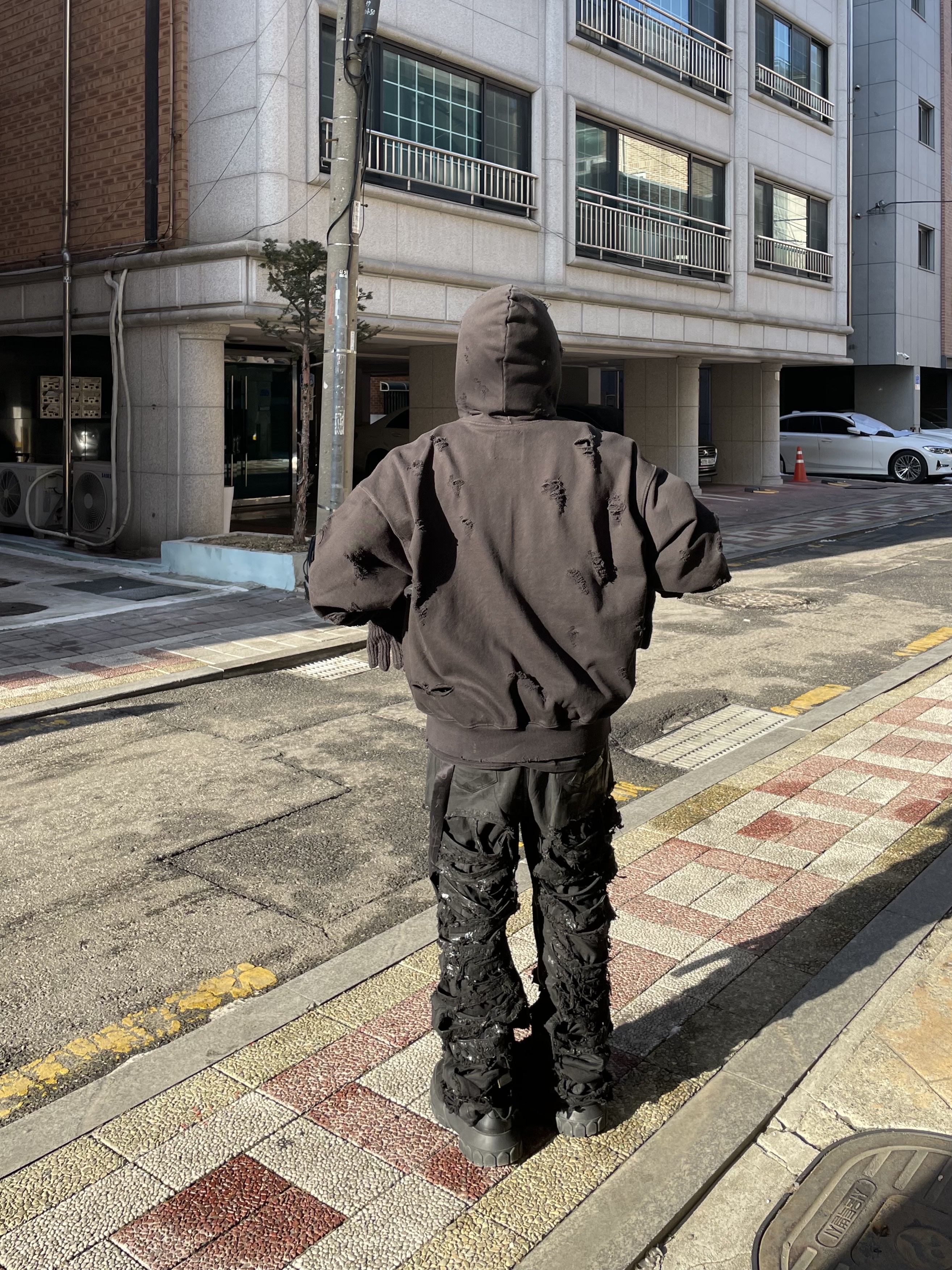 Undermycar Otter Oversized Damage-Washed Hood Zip-Up Sepia - 22FW 착용 스타일 - 2