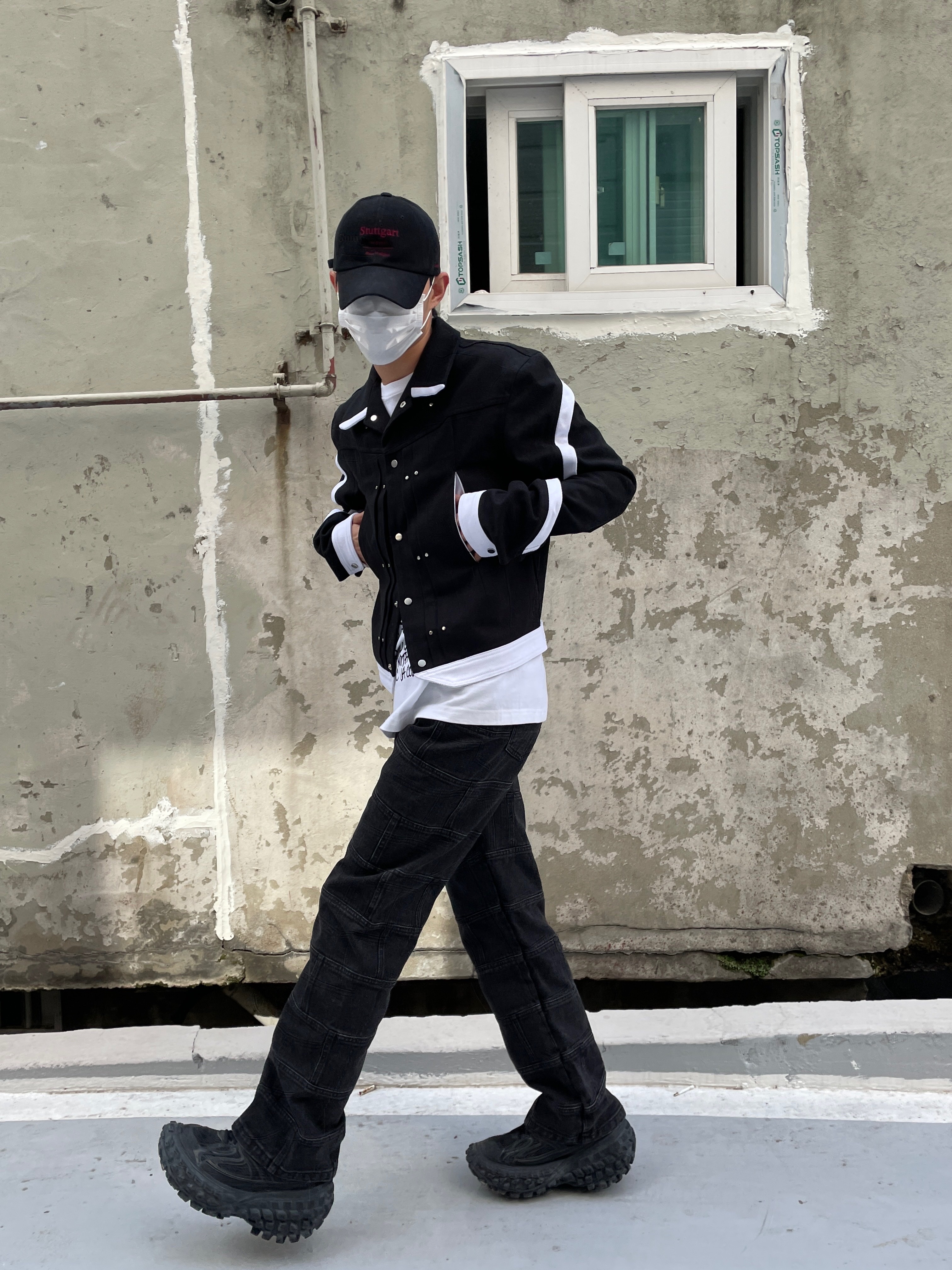 Balenciaga Defender Sneakers Black, Undermycar Stuttgart Vintage Washing Ball Cap Black Red - 22SS 착용 스타일 - 1