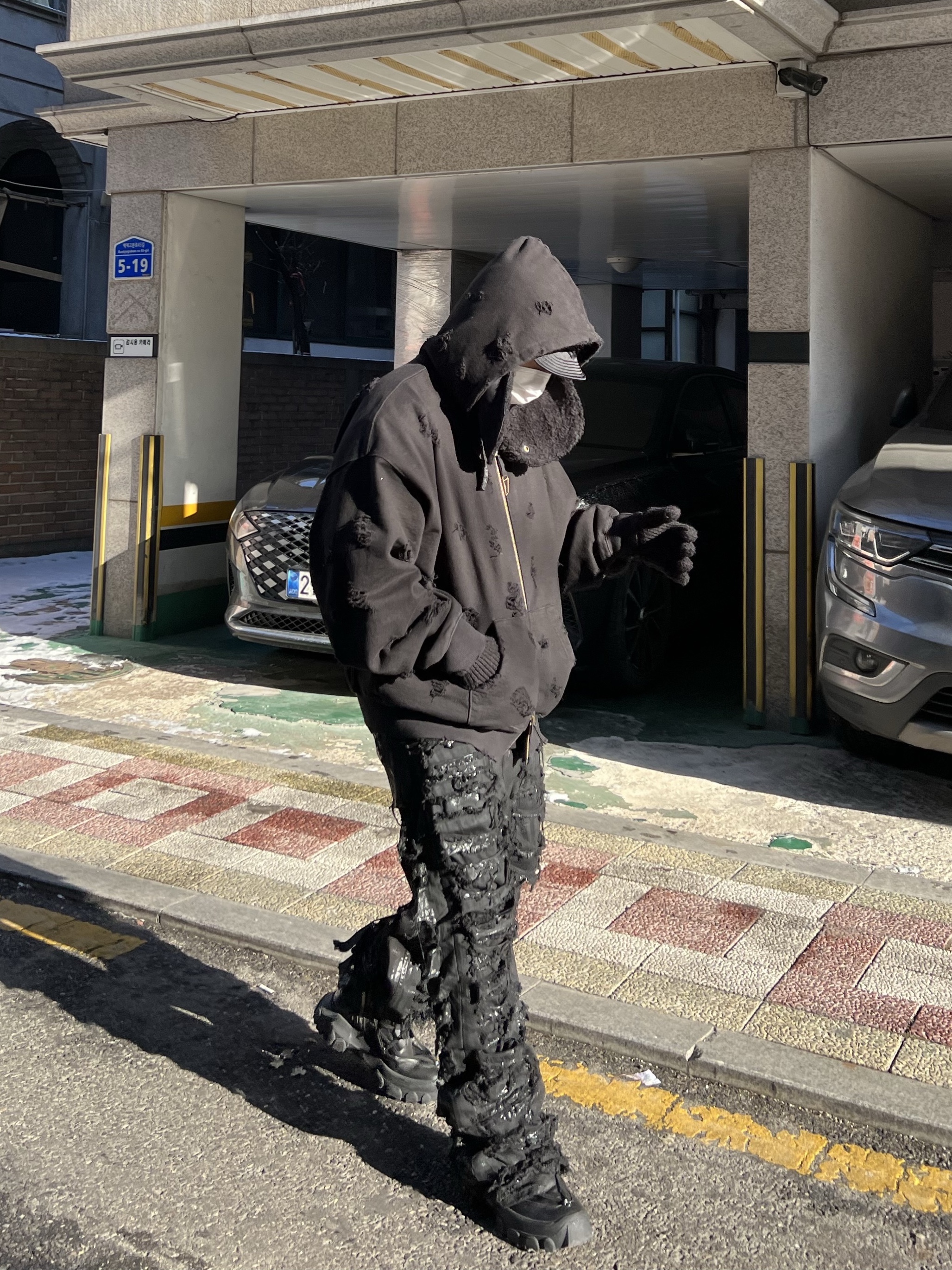 Undermycar Otter Oversized Damage-Washed Hood Zip-Up Sepia - 22FW 착용 스타일 - 1