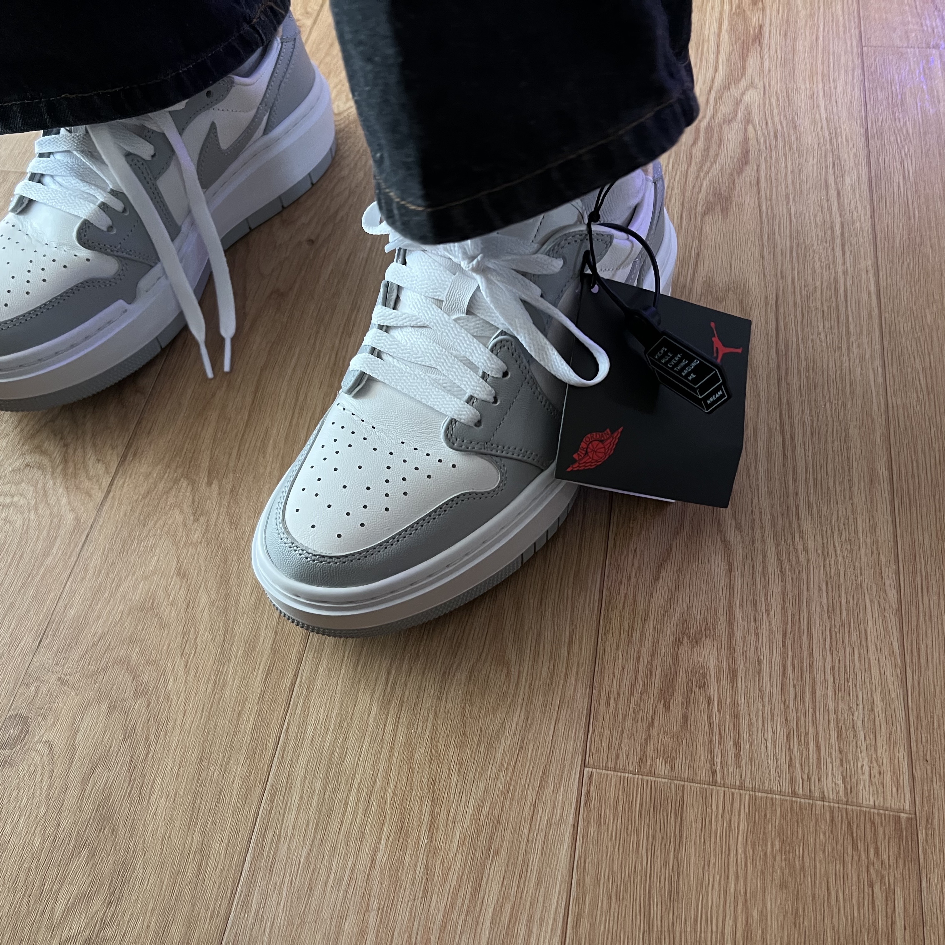 (W) Jordan 1 Elevate Low White and Wolf Grey 착용 스타일