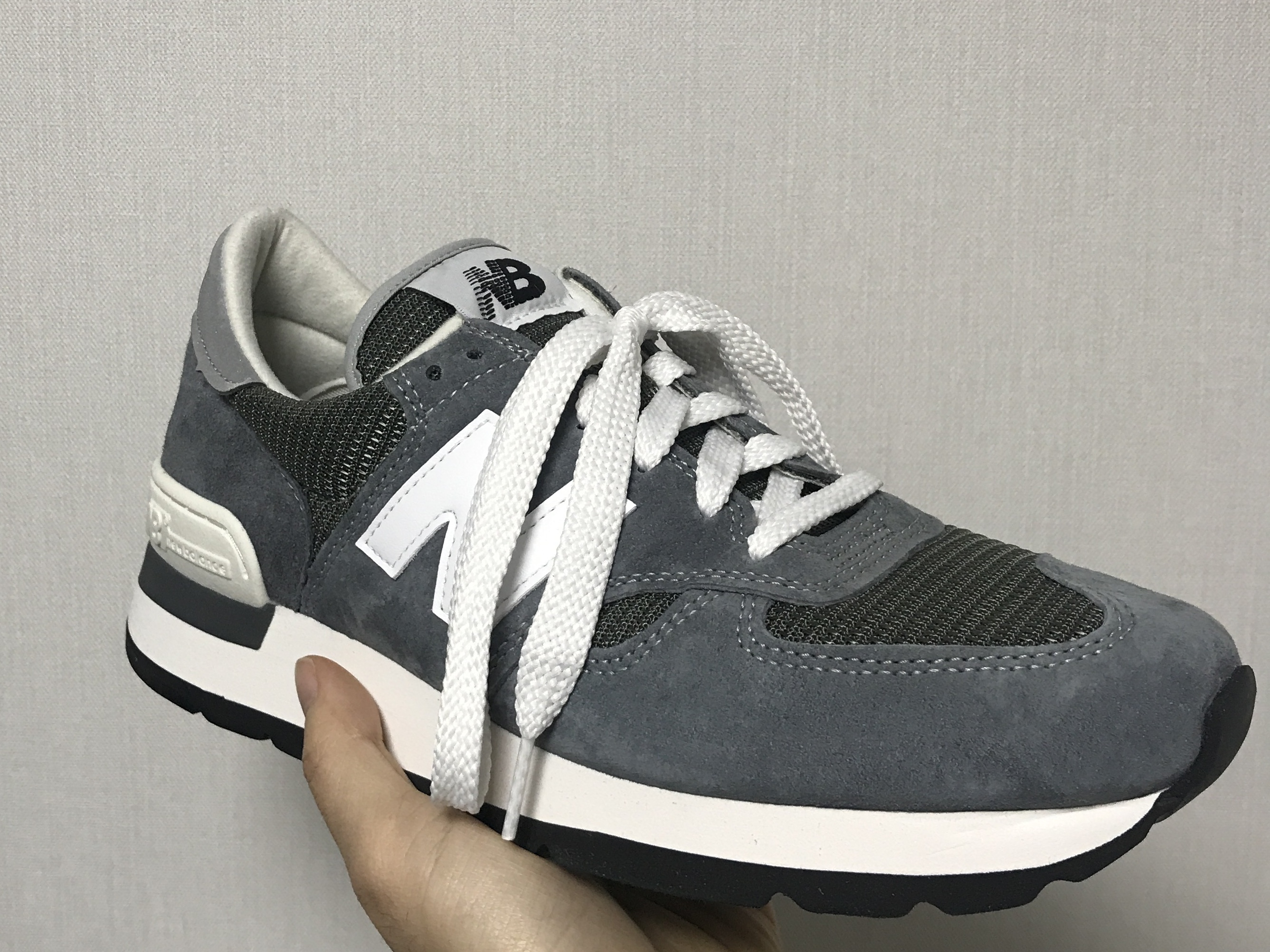 New Balance 990v1 Made in USA Grey White 착용 스타일 - 2