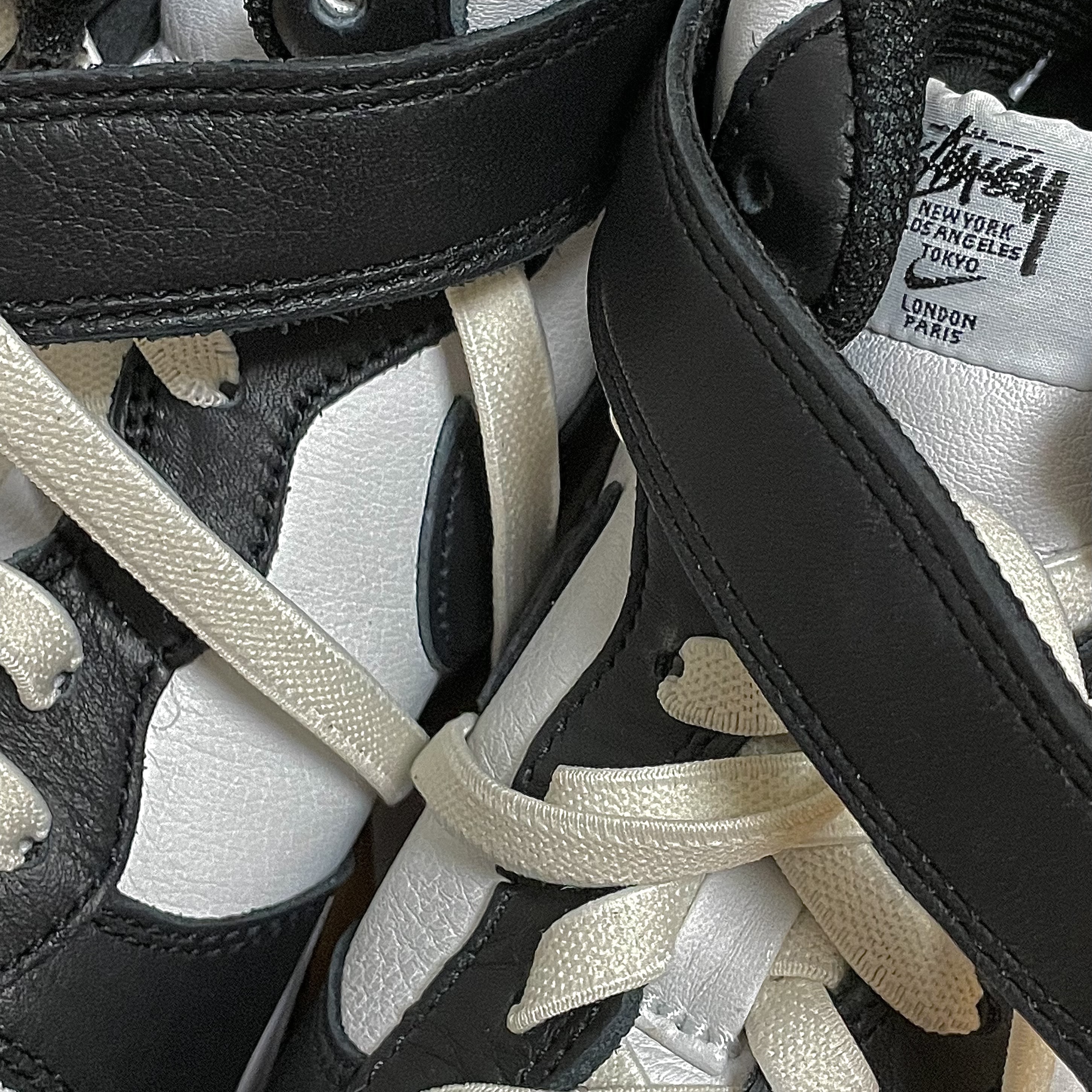 Nike x Stussy Air Force 1 '07 Mid SP Black and Light Bone 착용 스타일