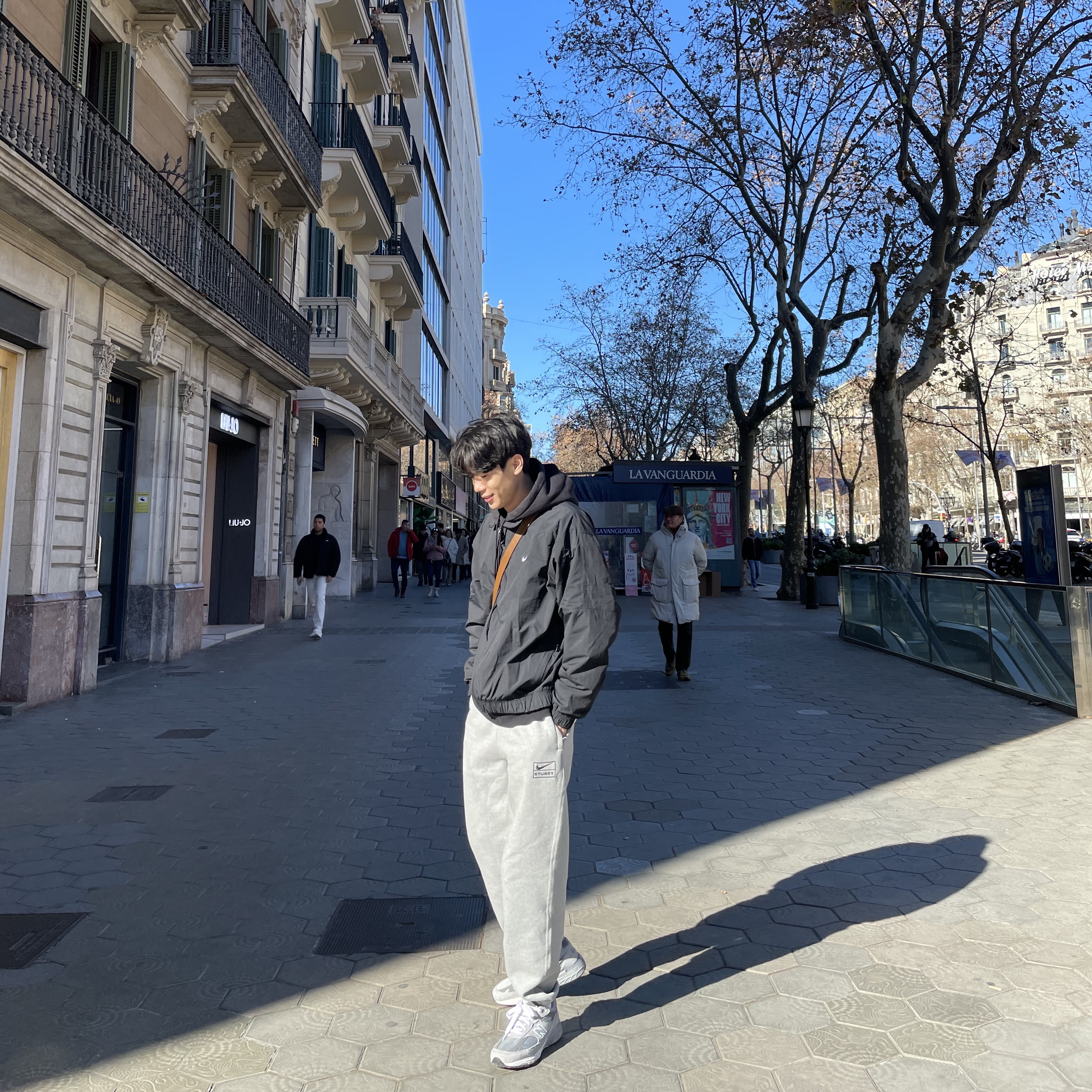 Nike x Stussy NRG RA Fleece Pants Dark Grey Heather (DJ9490-063), Nike x Stussy NRG RA Washed Pullover Hoodie Black (DN4028-010) 착용 스타일 - 1