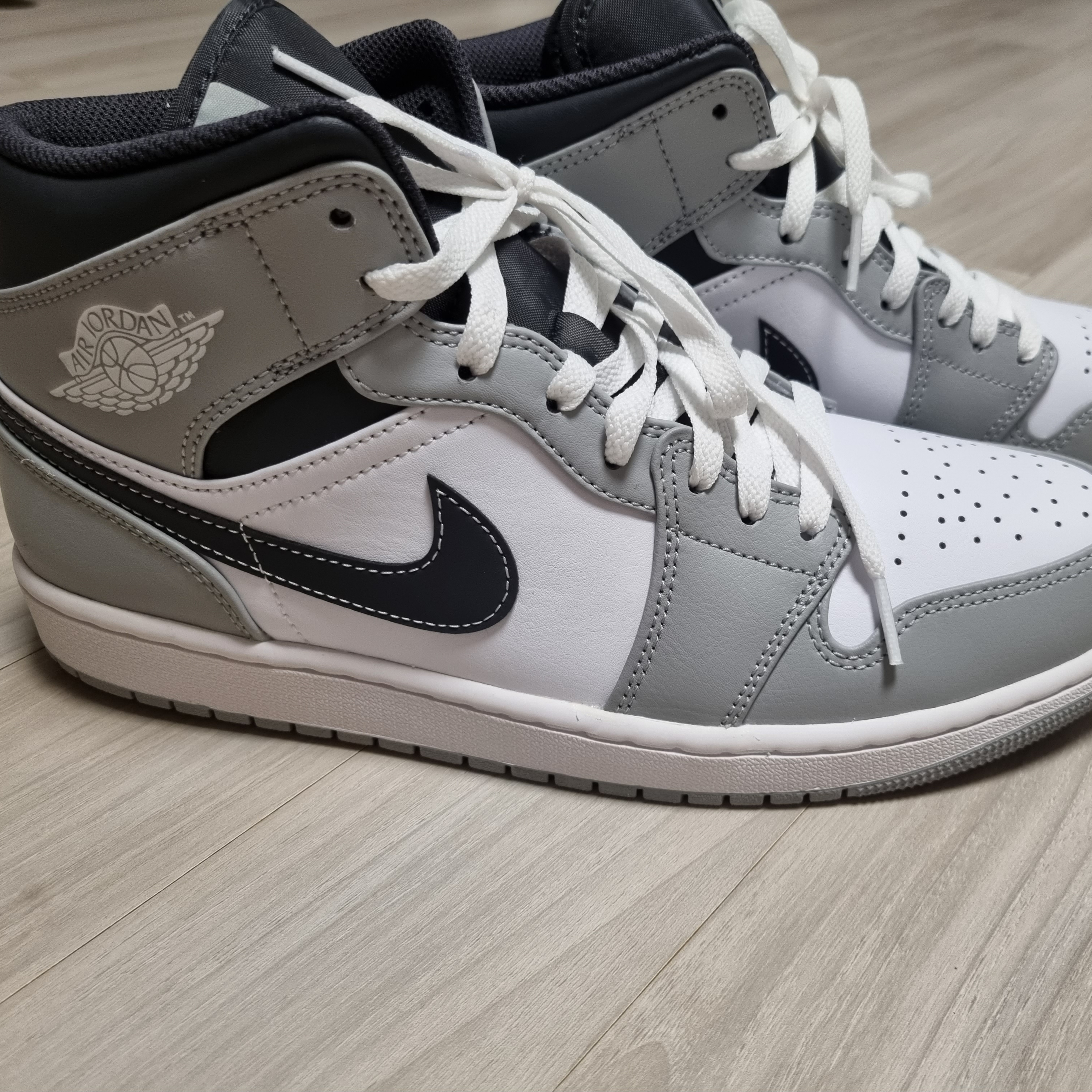 Jordan 1 Mid Light Smoke Grey Anthracite 착용 스타일