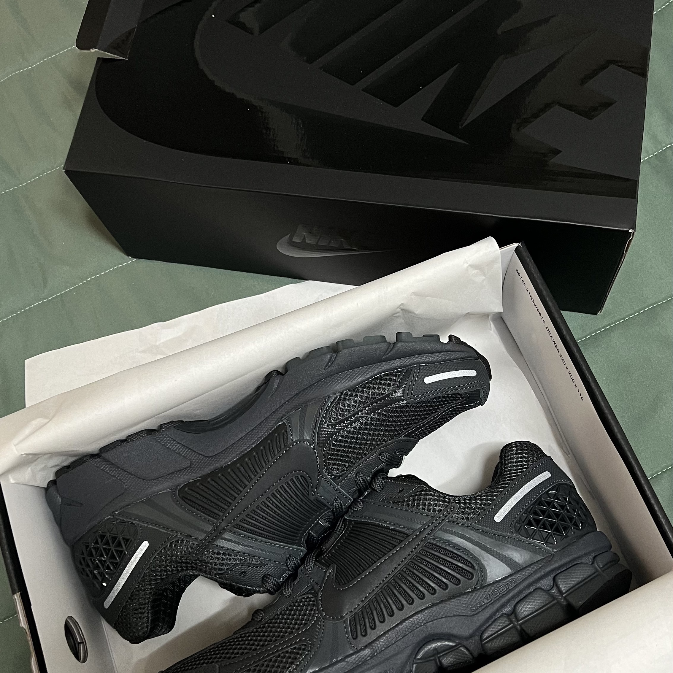 Nike Zoom Vomero 5 SP Anthracite 2023 착용 스타일 - 1