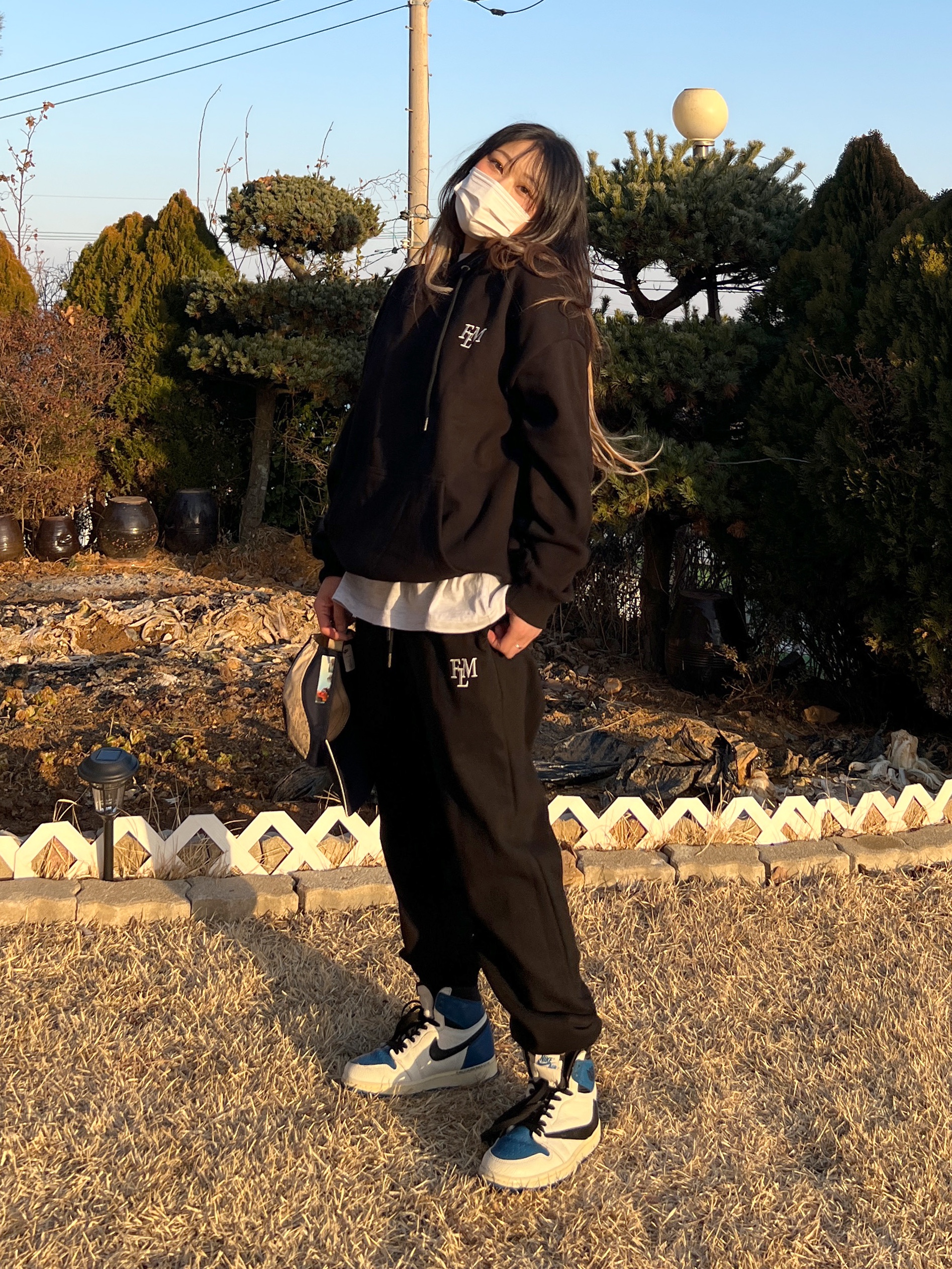 Nike x Cav Empt Tailwind Running Cap Navy, Jordan 1 x Travis Scott x Fragment Retro High OG SP Military Blue 착용 스타일 - 1