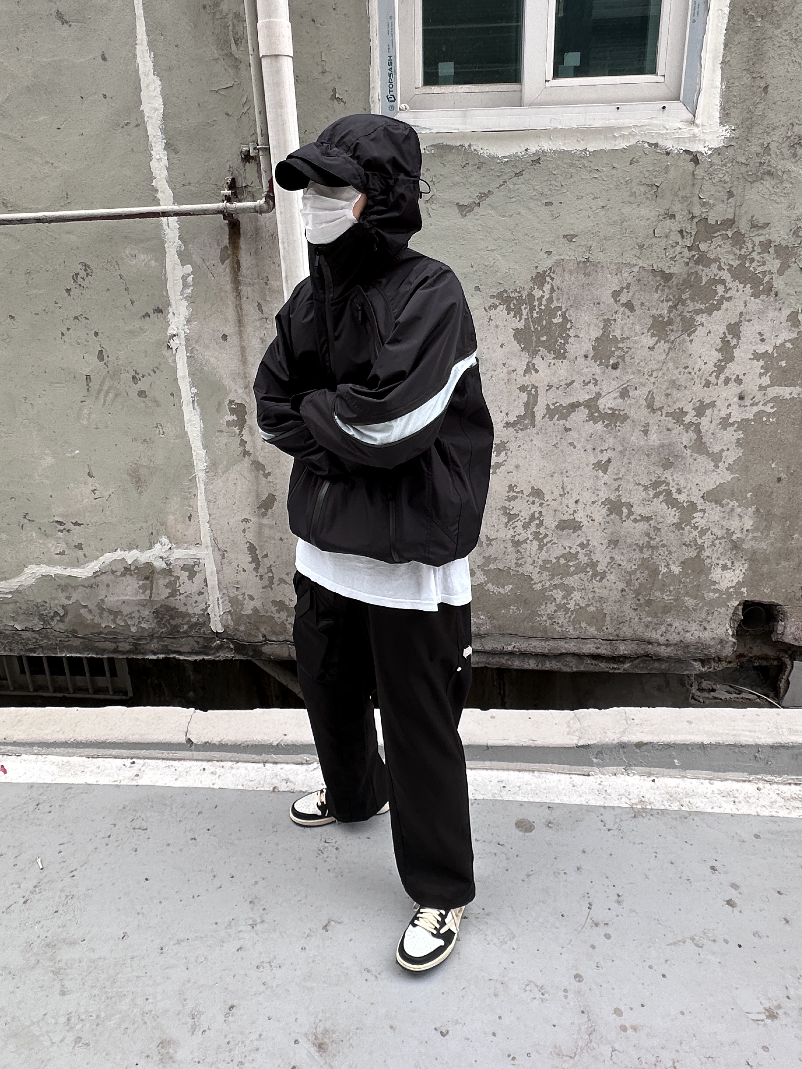 Undermycar Stuttgart Vintage Washing Ball Cap Black Red - 22SS, Undermycar x Ohhyunseog Boltume.5 Hardware Cargo Pocket Wide Pants Turbo Black - 22FW 착용 스타일 - 3