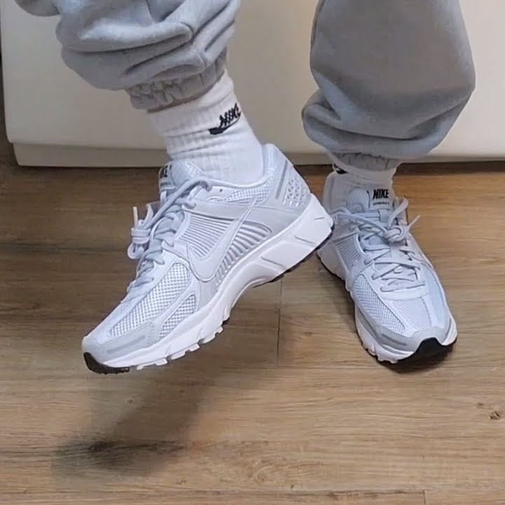 Nike Zoom Vomero 5 SP Anthracite 2023, Nike Zoom Vomero 5 SP Vast Grey 2023 착용 스타일 - 2